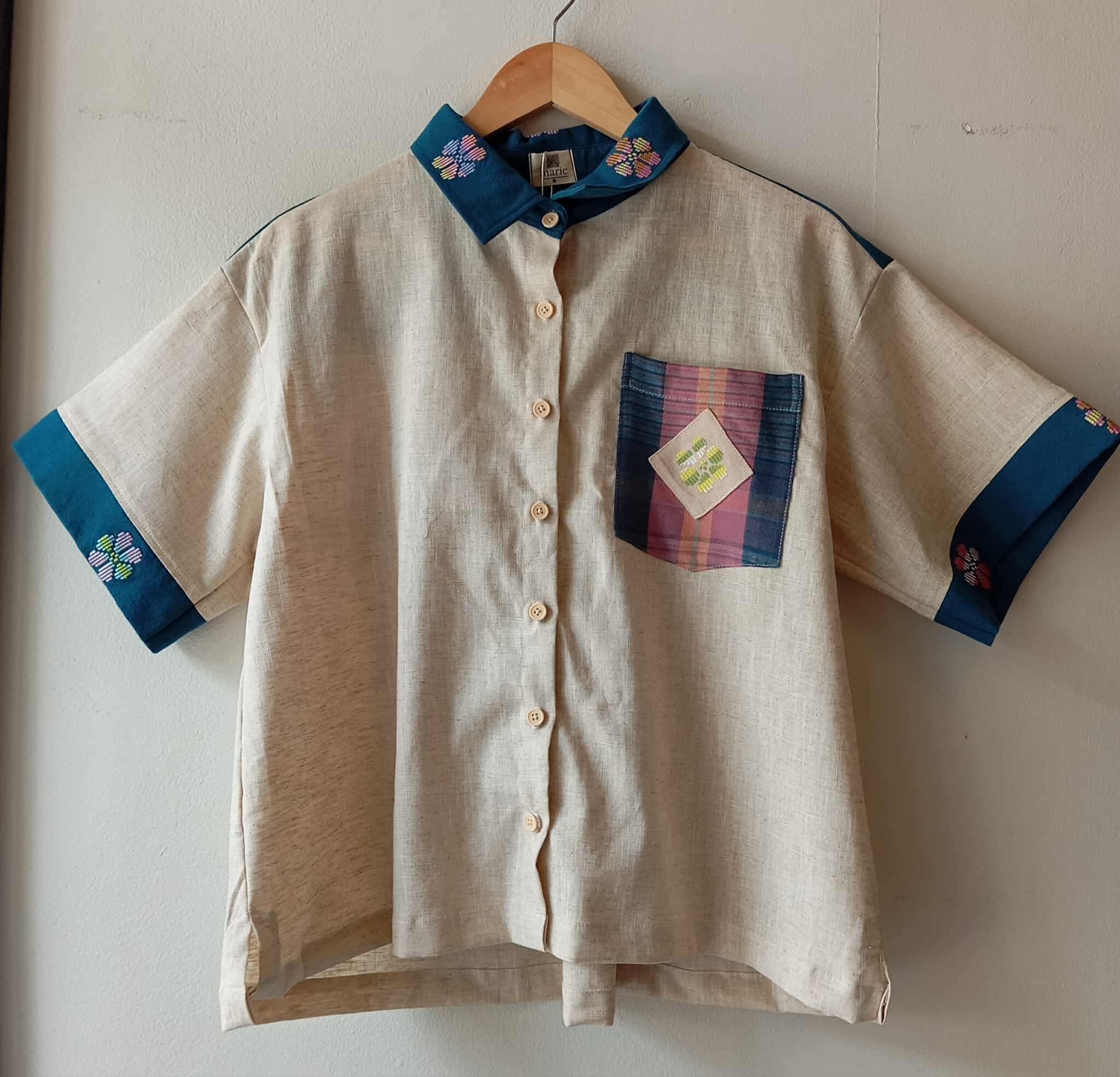 MAKULAY: BEIGE LINEN W/ JILLIAN POCKET / OCEAN SIDE BLUE FLOWERS ACCENT & COLLAR