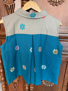 KINAIYA: BLUE GREEN FLOWERS/ GRAY BACK & COLLAR