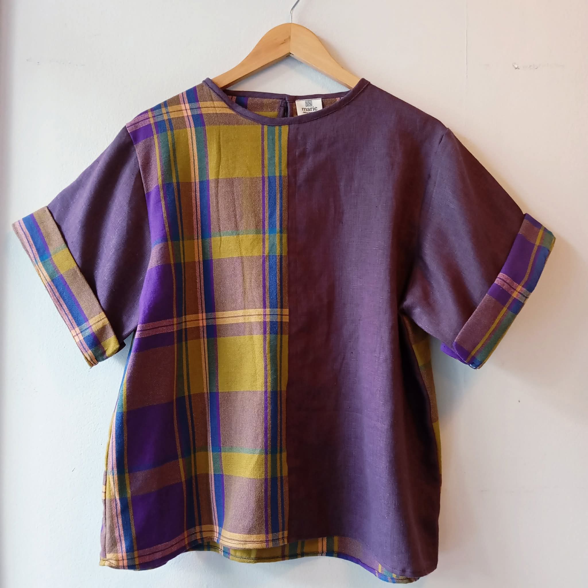 MASIGLA: MIX LILY / WINEBERRY LINEN W/ WINEBERRY LINEN SLEEVES