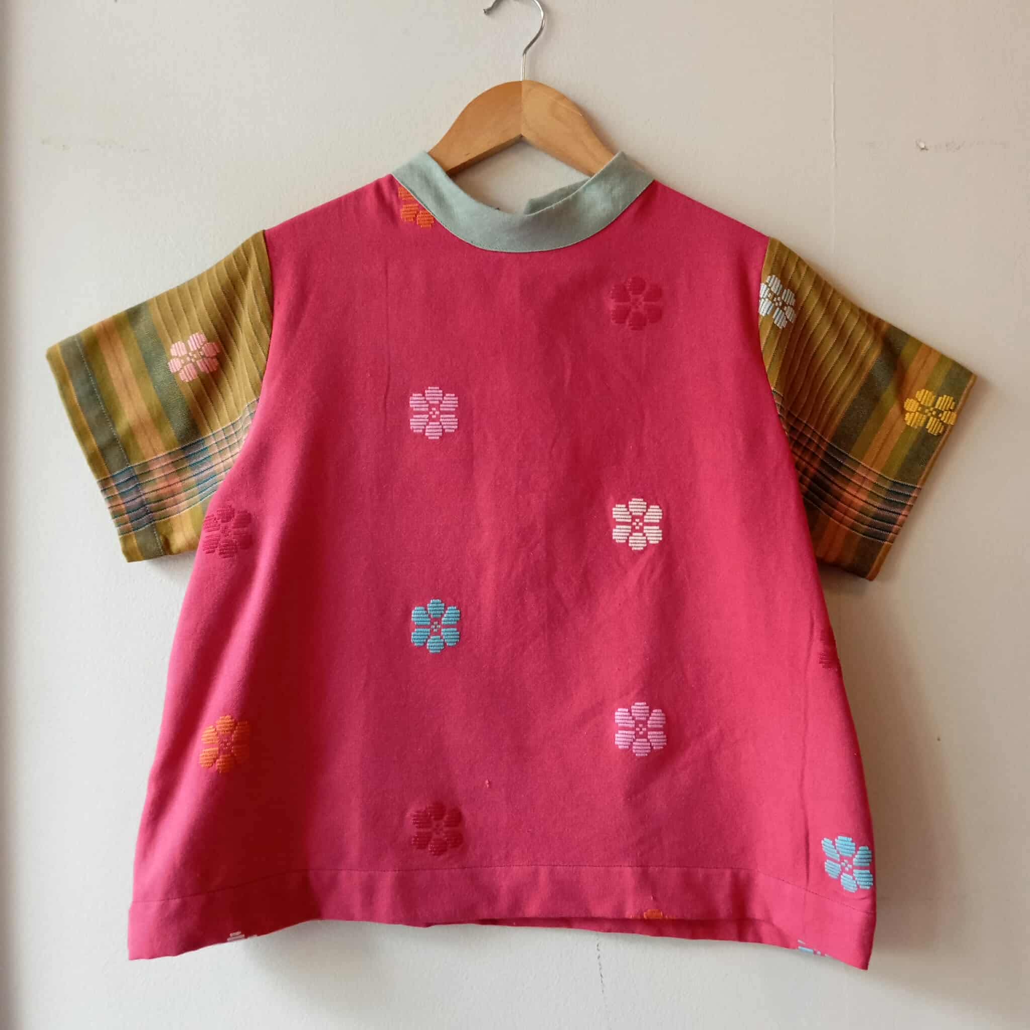 PAMANA V1: RED FLOWERS W/ JESSA FLOWERS SLEEVES / FROSTY GREEN LINEN COLLAR
