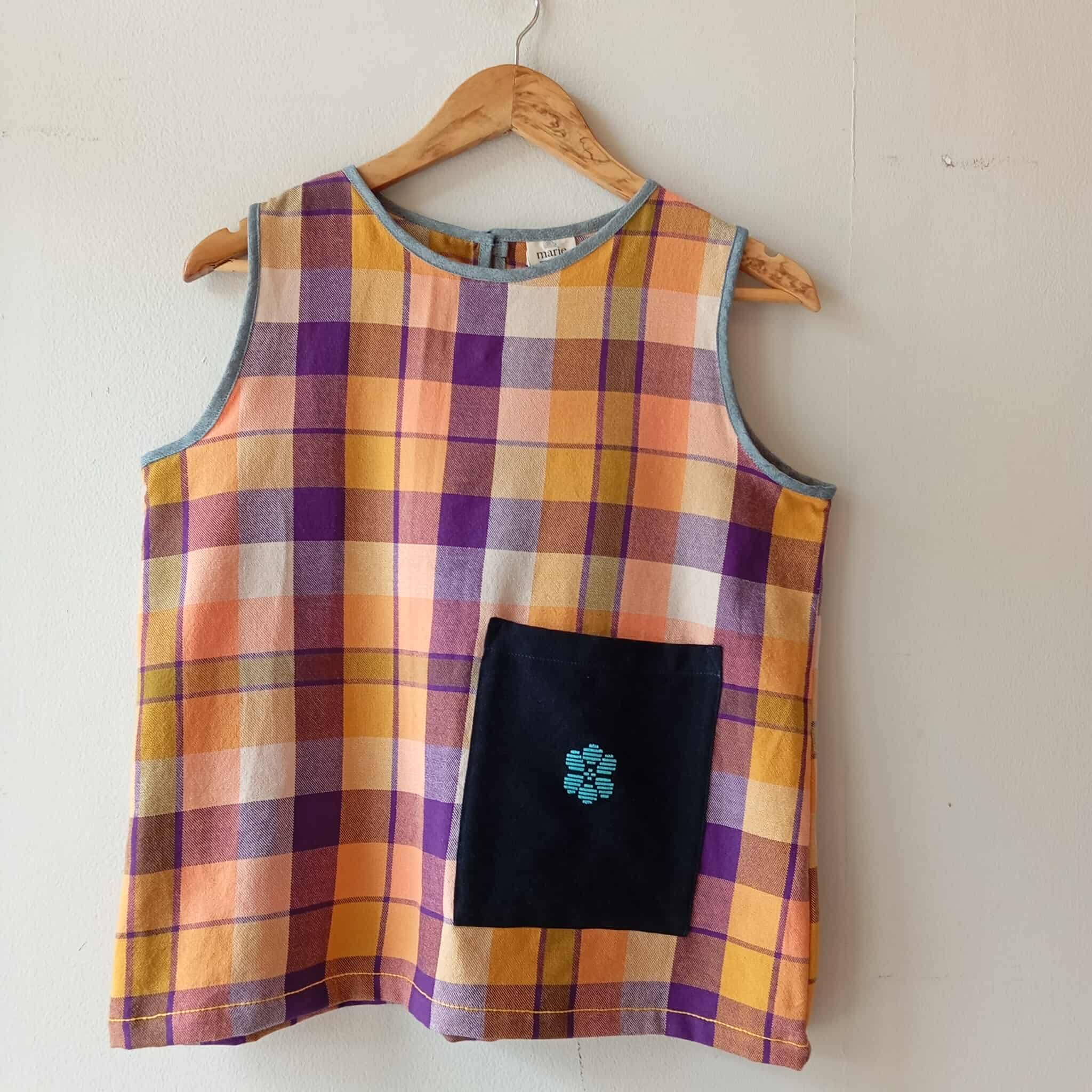 SLEEVELESS: NINA W/ BLACK FLOWERS POCKET