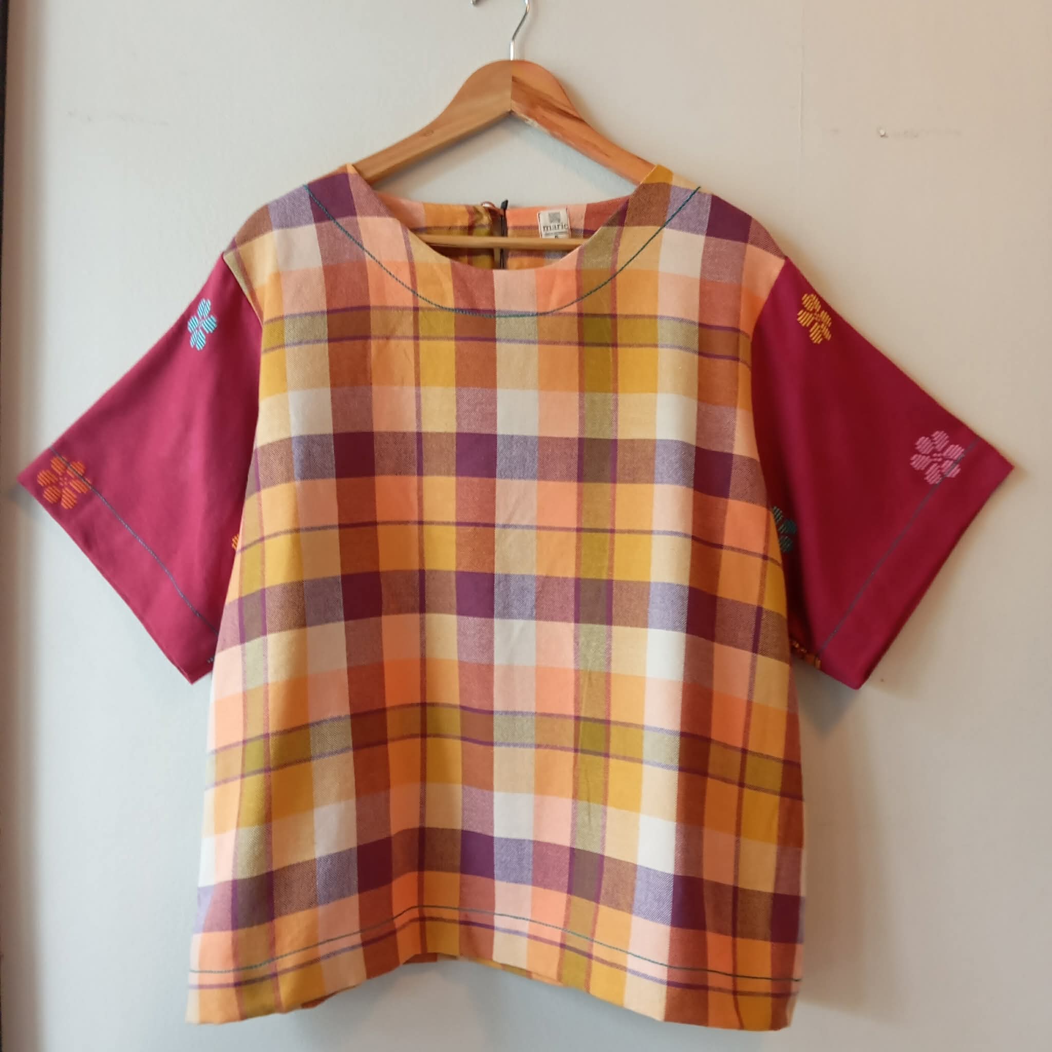 CLASSIC V2: NINA W/ RED BUD FLOWERS SLEEVES