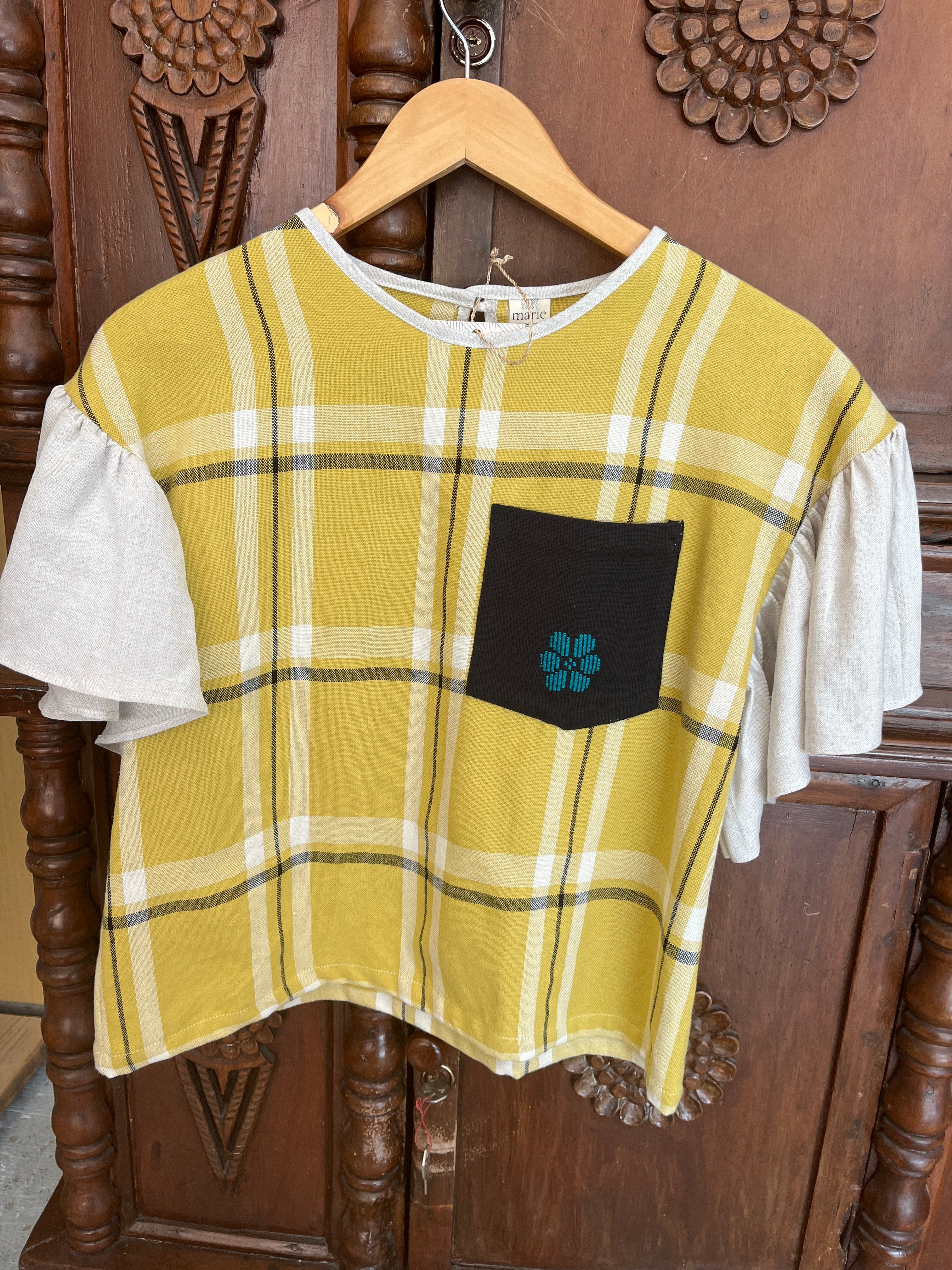 CORAZON: JANELA W/ LIGHT BROWN LINEN SLEEVES W/ BLACK POCKET