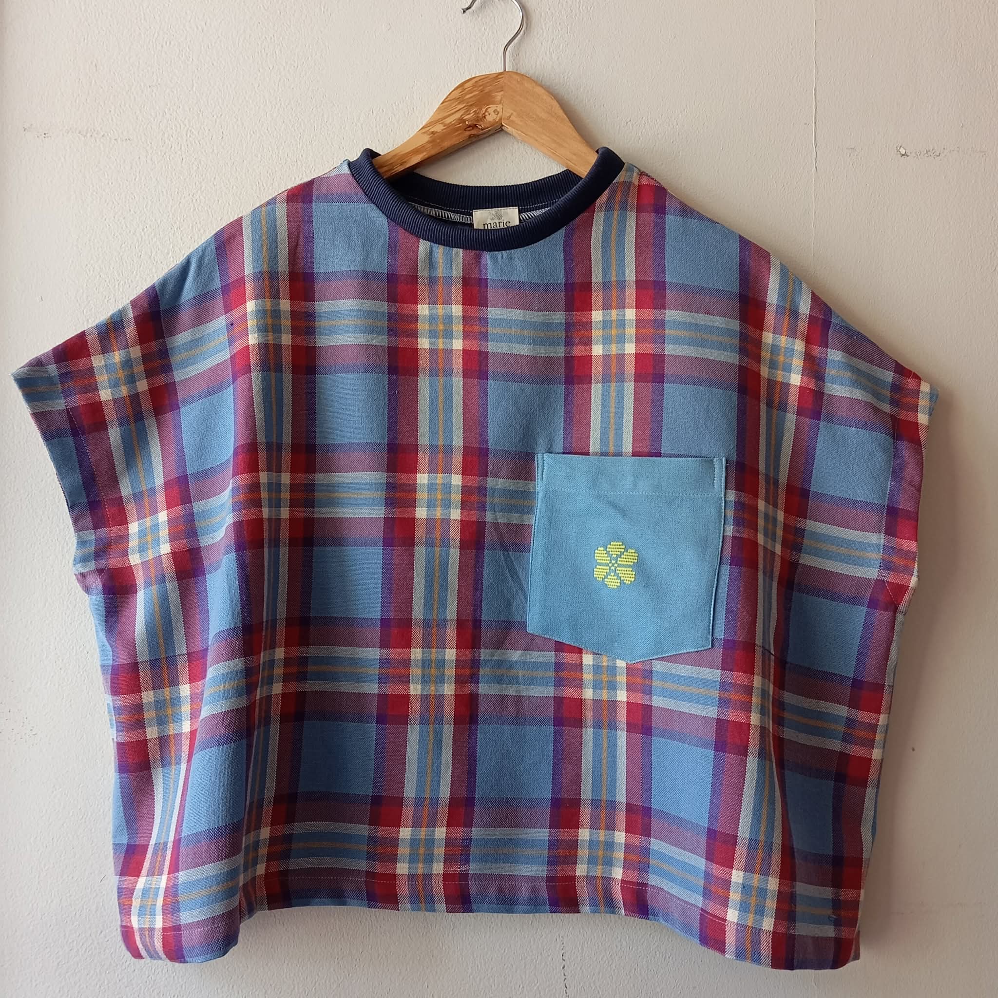 KASIYAHAN: ERIKA W/ BLUE FLOWERS POCKET /  NAVY BLUE COLLAR