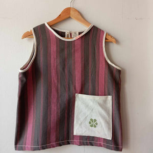 SLEEVELESS: ADRIANA W/ WHITE FLOWERS POCKET