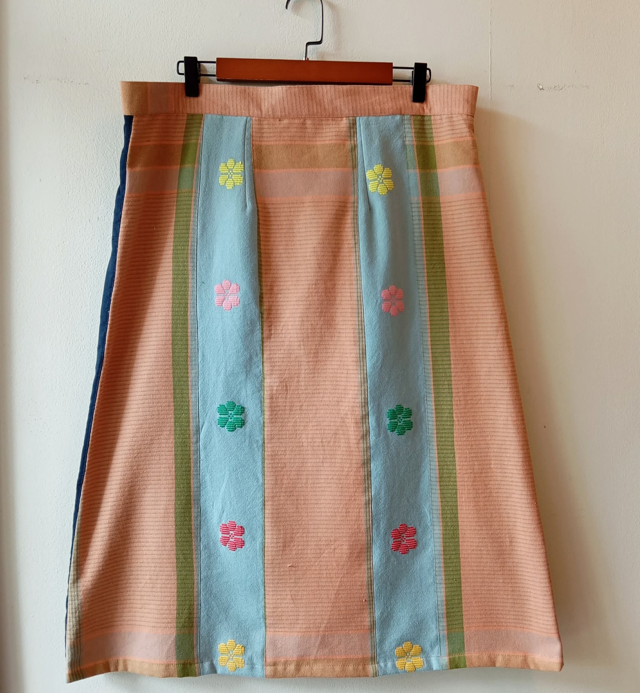 SKIRT MIDI: VERONICA W/ LIGHT DENIM BLUE FLOWERS LINING / ( BACK : NAVY BLUE POLY )