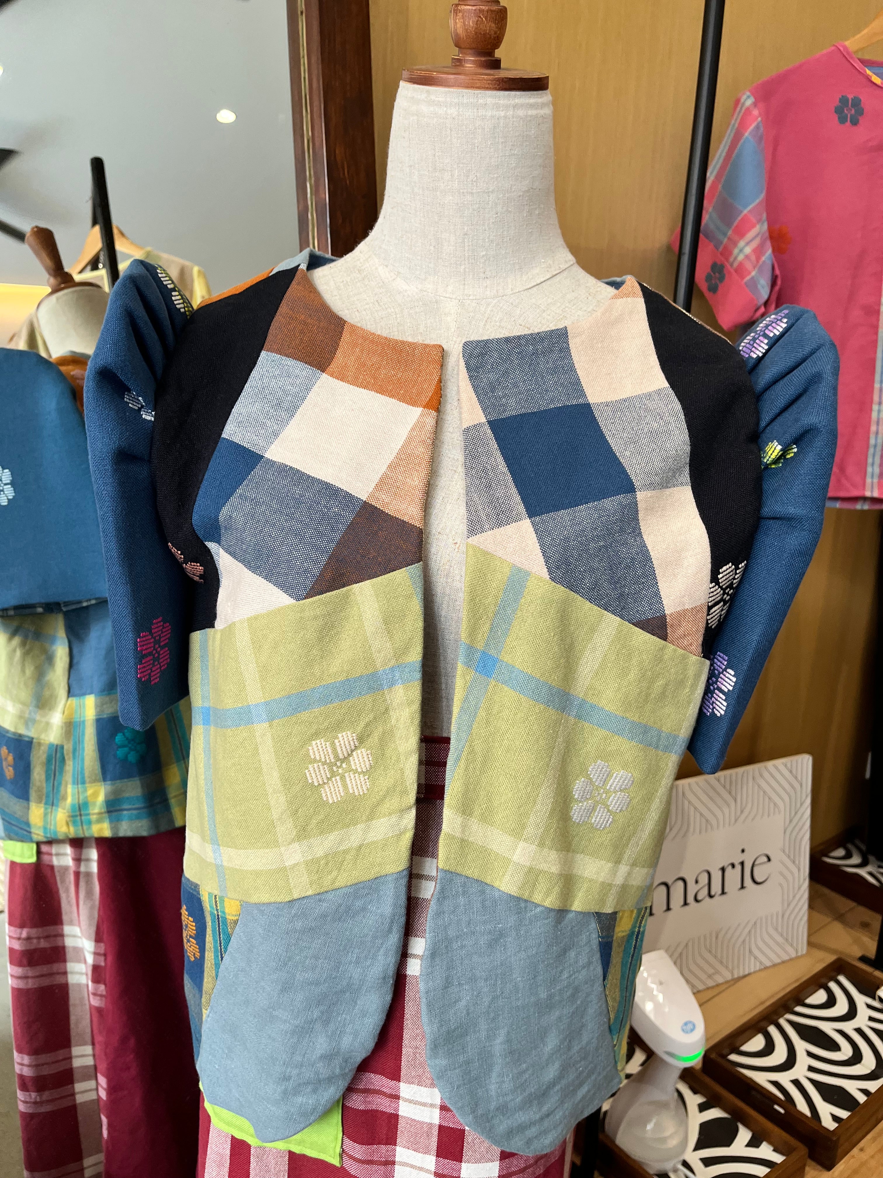 BOLERO: Retaso  XL - D17 w/ blue flowers sleeves