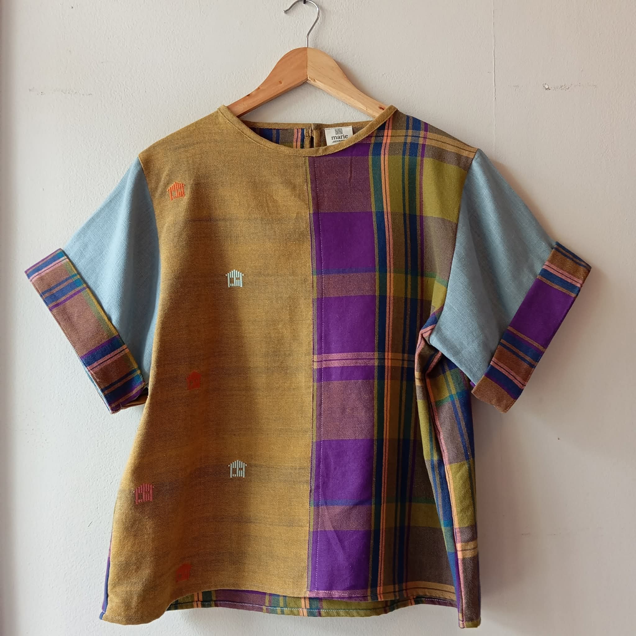 MASIGLA: MIX MUSTARD BAHAY KUBO / LILY W/ WINTER SKY LINEN SLEEVES