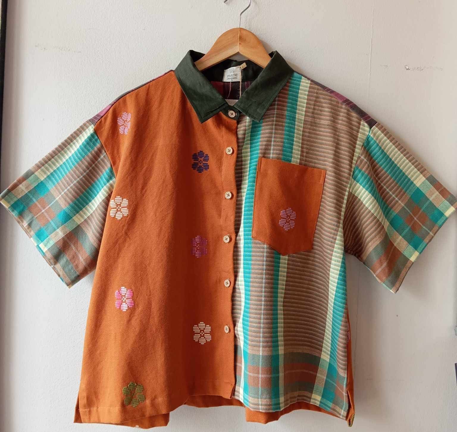 MAKULAY COLLECTION: MIX GLAZED GINGER FLOWERS / RODA W/ POCKET / RODA SLEEVES  & DARK GREEN LINEN COLLAR