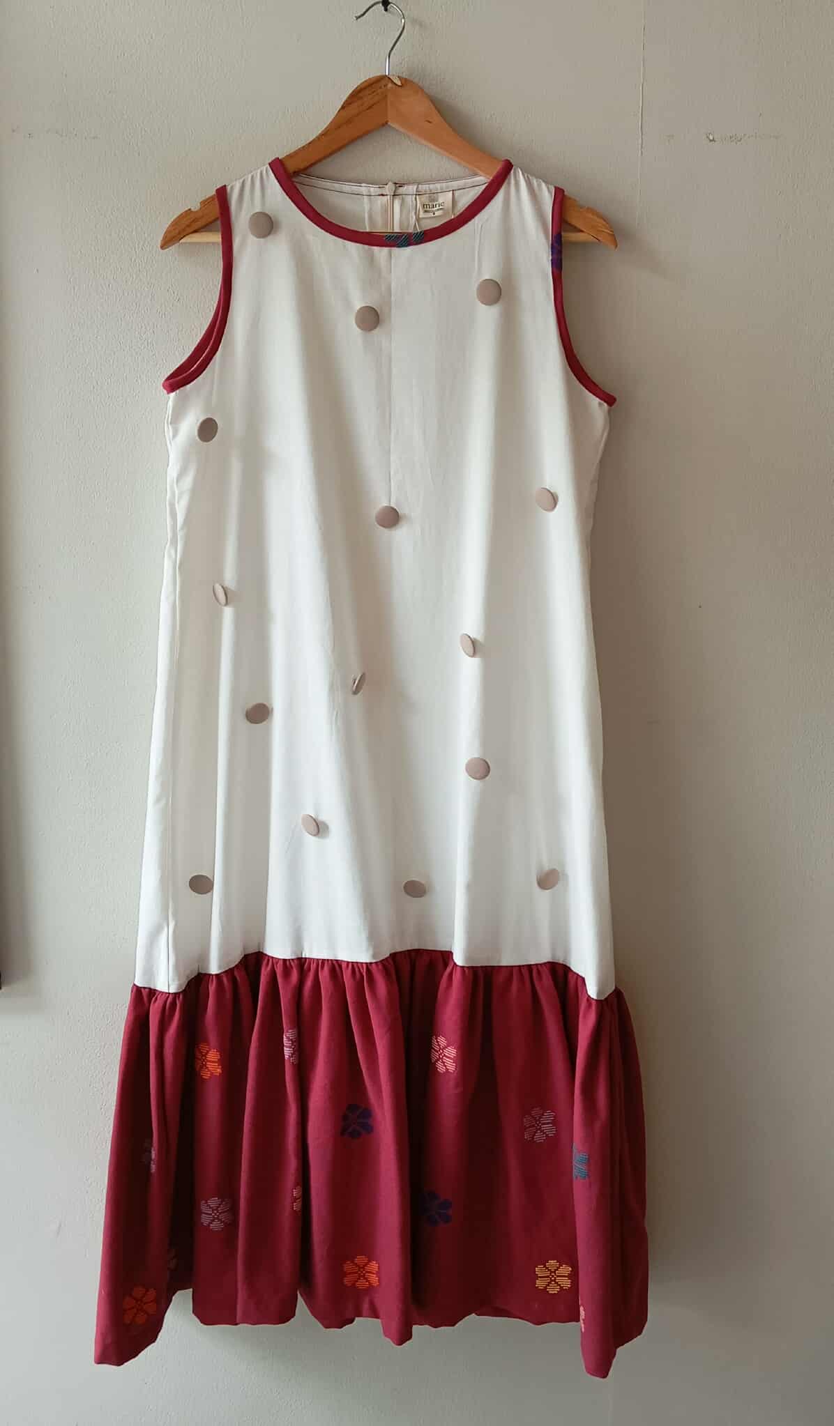 BESTIDA COLLECTION: WHITE LINEN SLEEVLESS  W/ BUTTONS DESIGN /  RED BUD FLOWERS SKIRT*