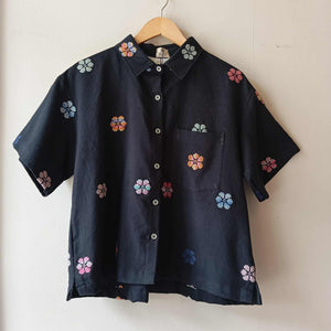 MAKULAY: BLACK FLOWERS FULL W/ WHITE LINEN