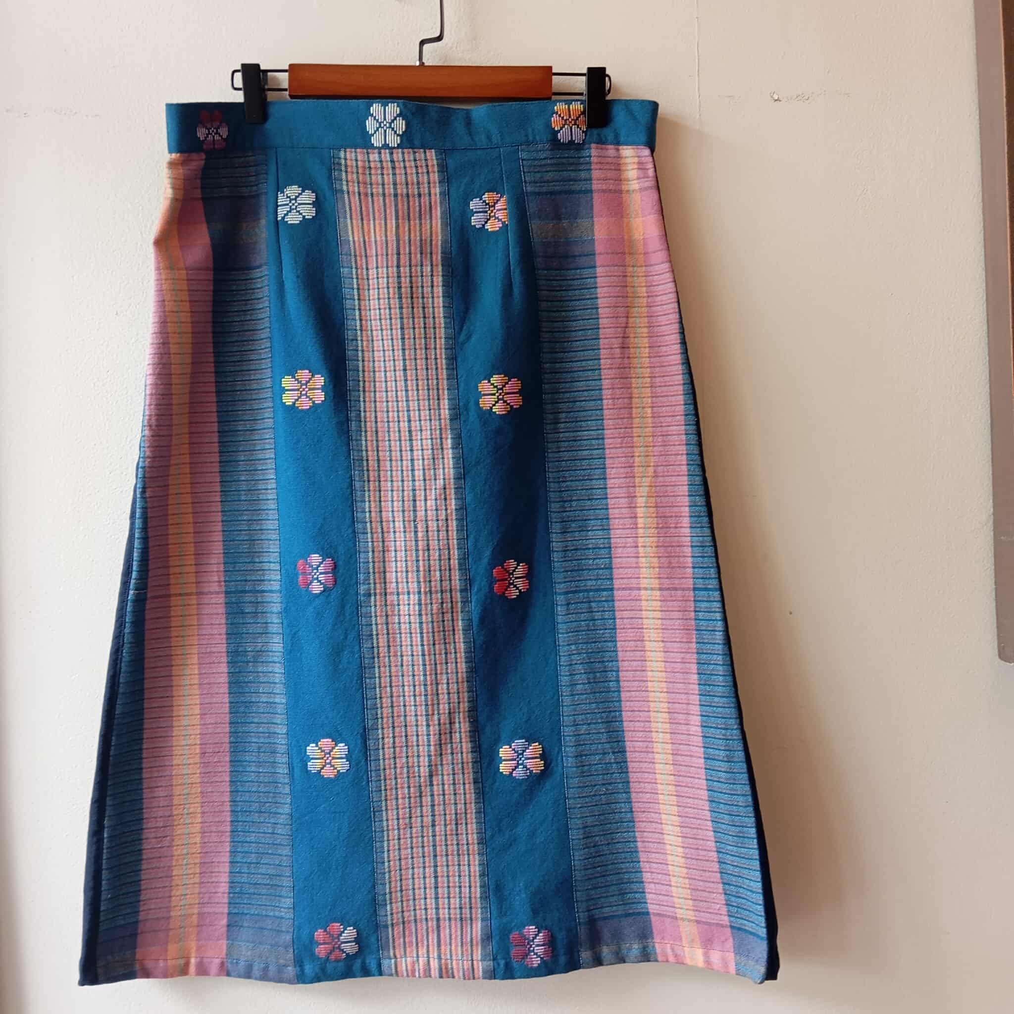 SKIRT MIDI: JILLIAN W/ OCEAN SIDE BLUE FLOWERS LINING    ( BACK : NAVY BLUE POLY )