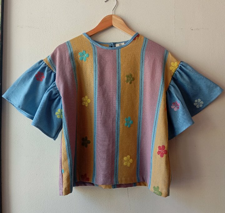 CORAZON: ROBERTA W/ BLUE FLOWERS SLEEVES