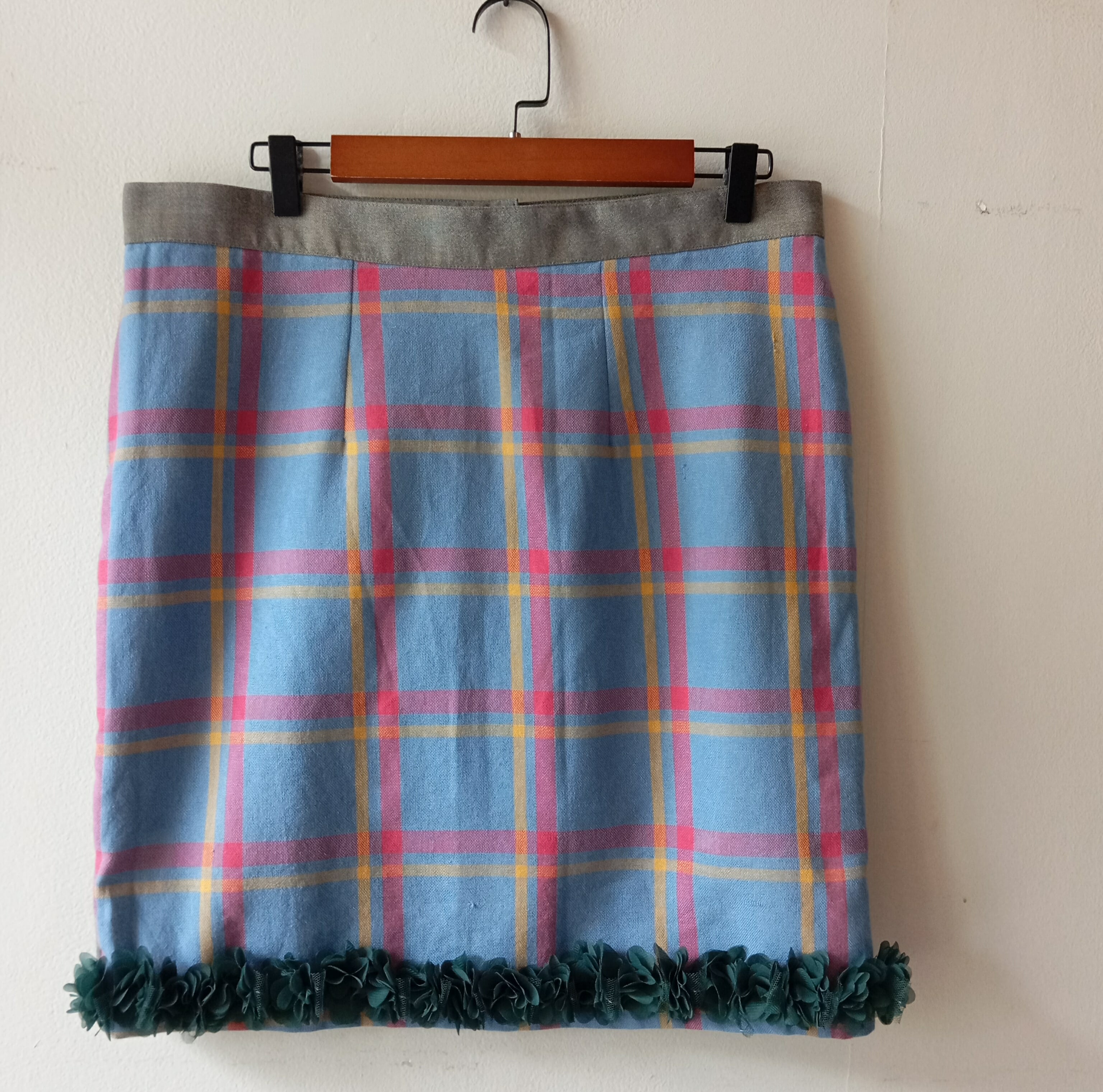 PENCIL SKIRT: EVELYN W/ GREEN FLOWERS ACCENT ( BACK : GRAY POLY )