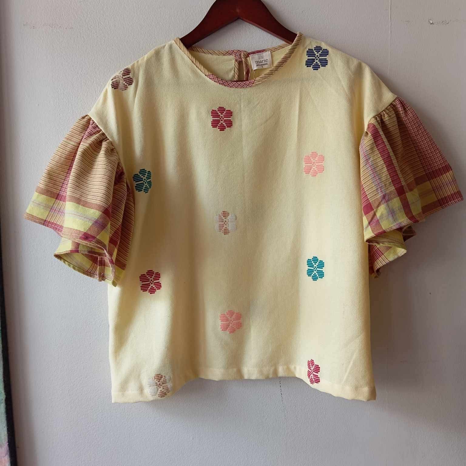 CORAZON: LIGHT YELLOW FLOWERS W/ MELANIE SLEEVES