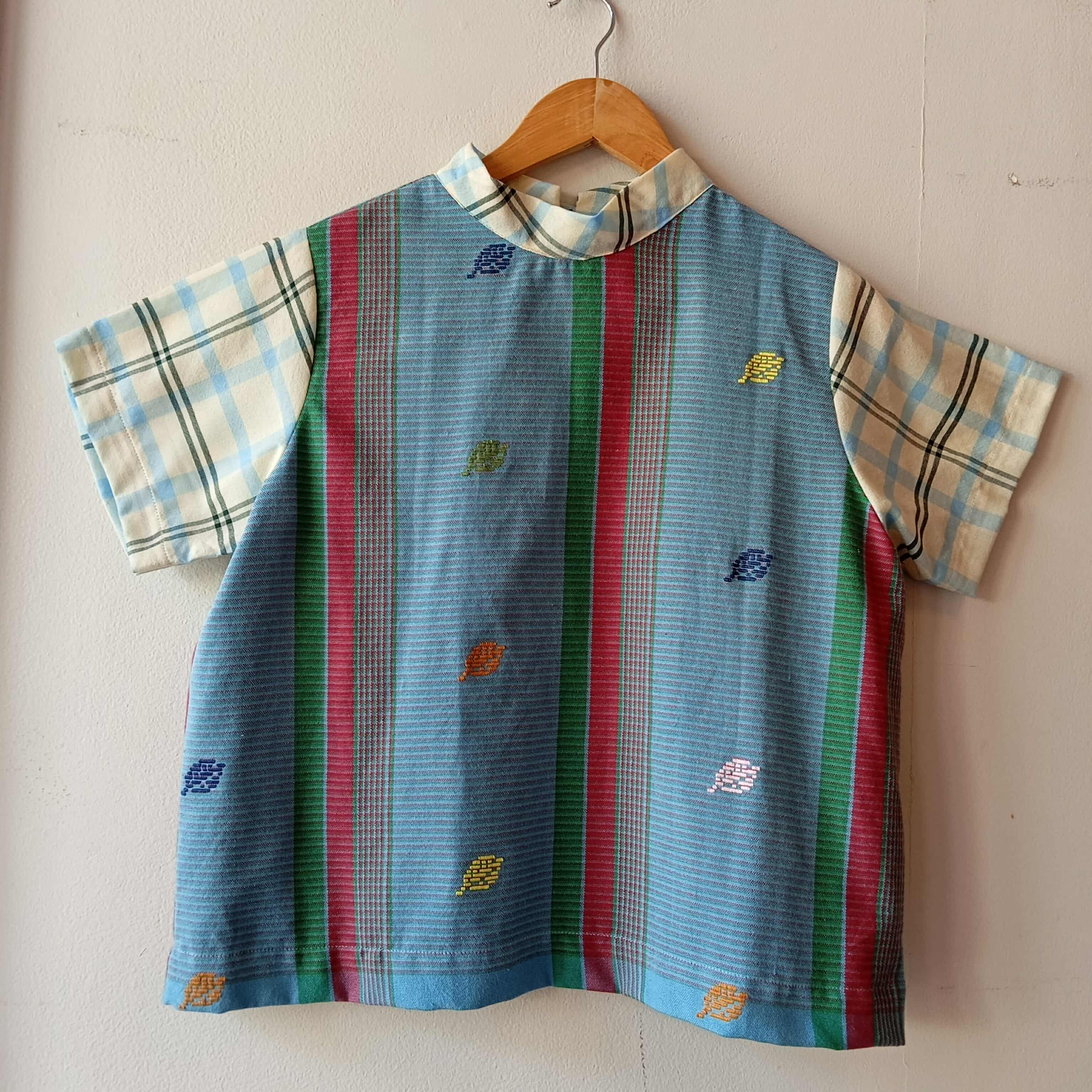 PAMANA V1: INES LEAVES  W/ FRIDA POLY SLEEVES & COLLAR