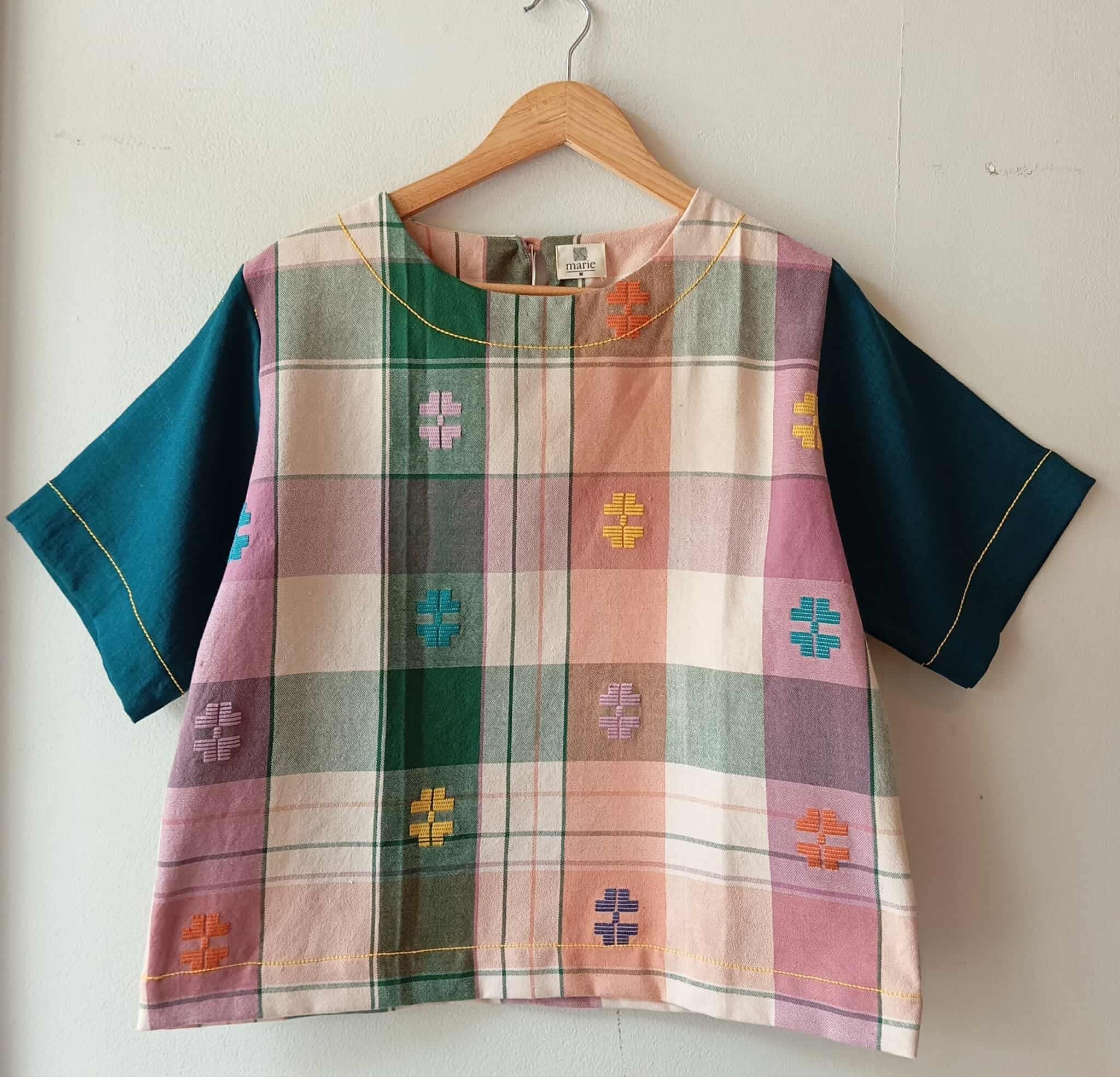 CLASSIC V2: AMANDA W/ LYONS BLUE LINEN SLEEVES*