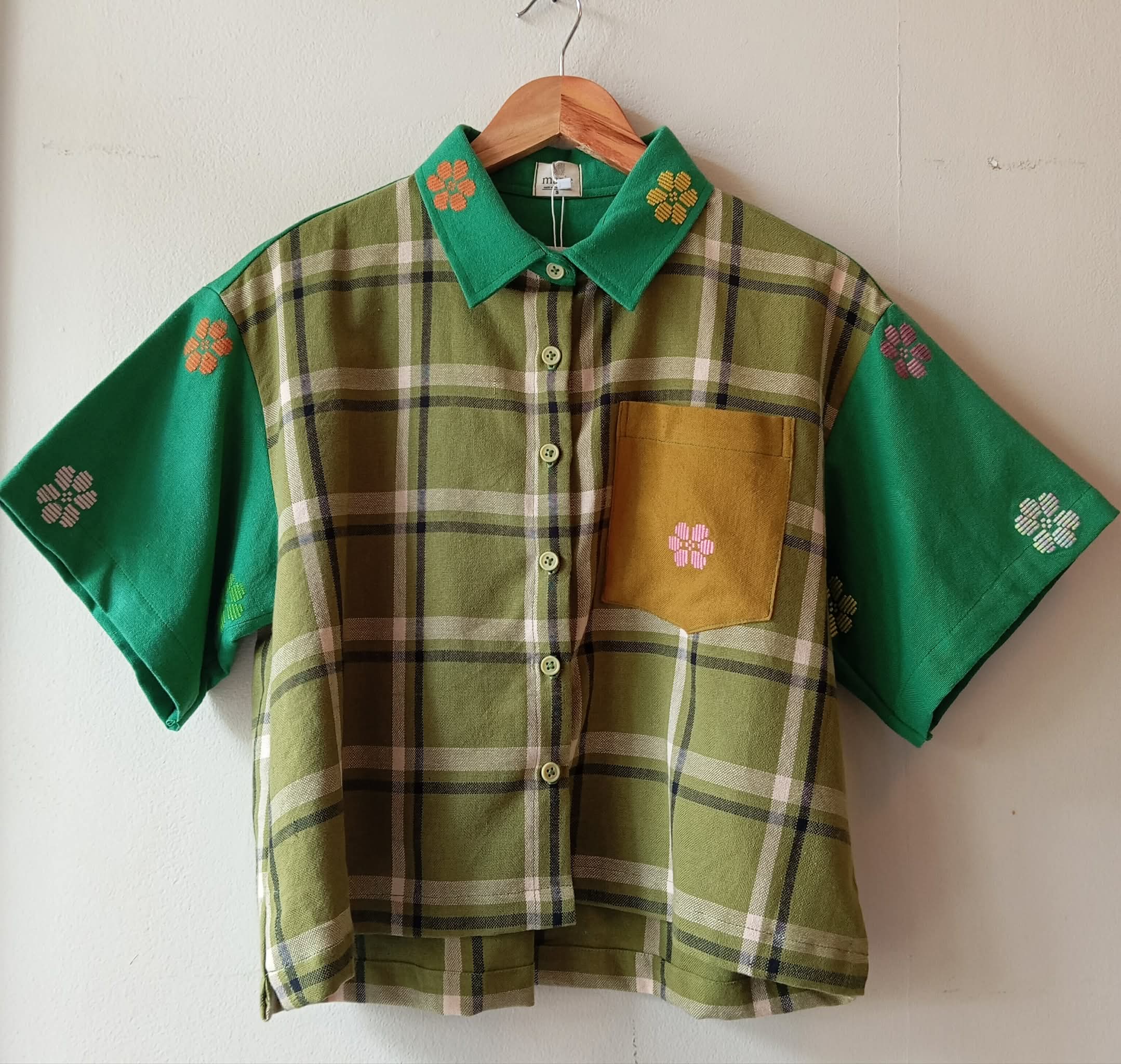 MAKULAY: Eloisa full w/ pocket Green flowers sleeves & collar