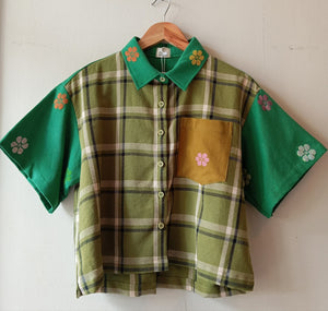 MAKULAY: Eloisa full w/ pocket Green flowers sleeves & collar