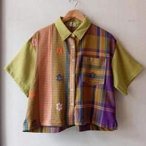 MAKULAY: MIX JESSA FLOWERS / LILY W/ POCKET / PEAR GREEN LINEN SLEEVES & COLLAR