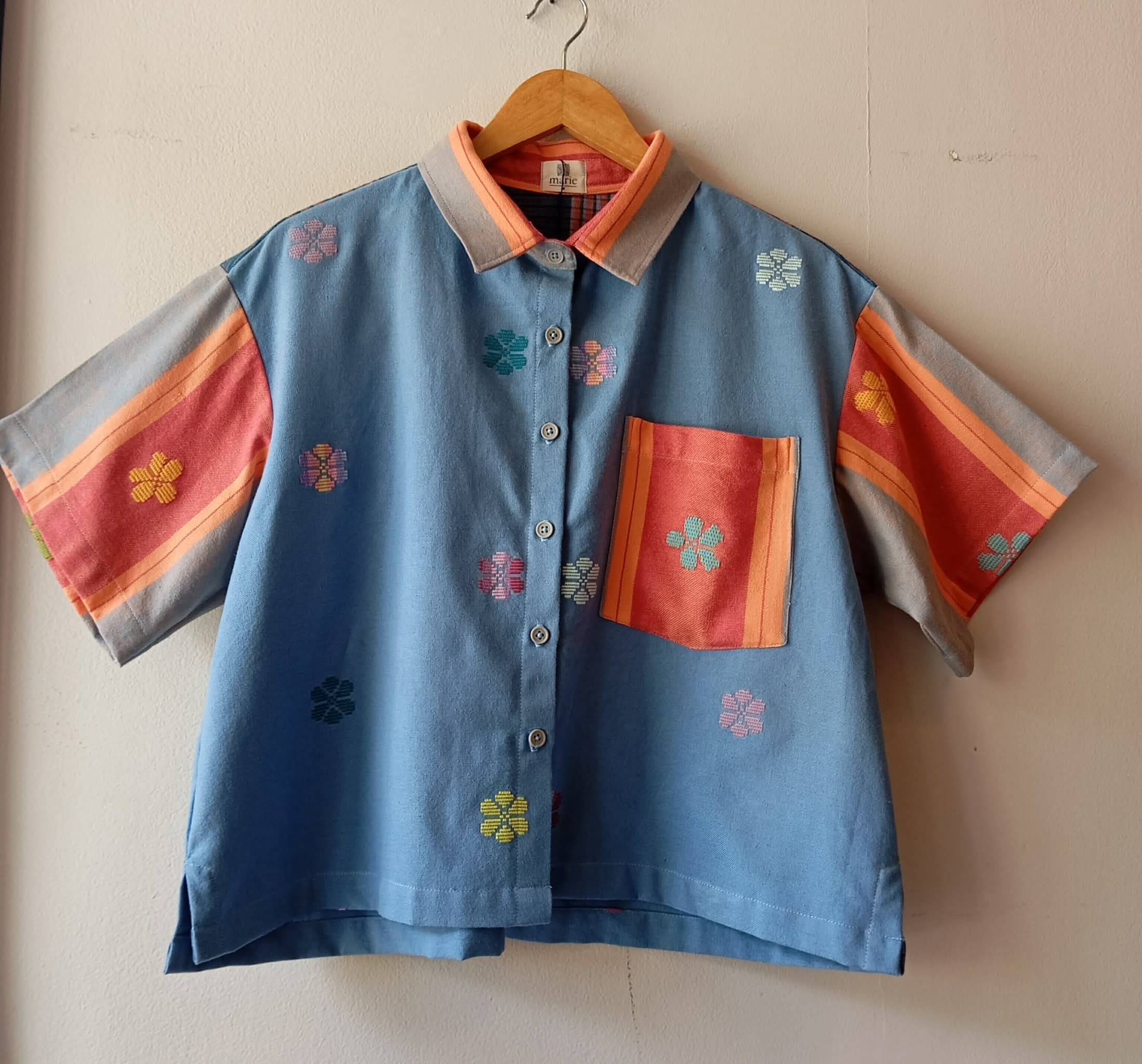 MAKULAY: BLUE FLOWERS W/ CELESTINA POCKET / SLEEVES & COLLAR