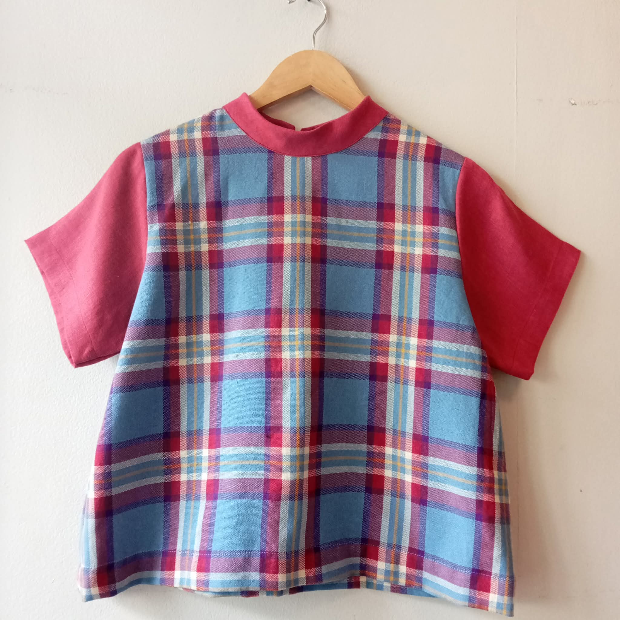 PAMANA V1: ERIKA W/ RASPBERRY WINE LINEN SLEEVES & COLLAR