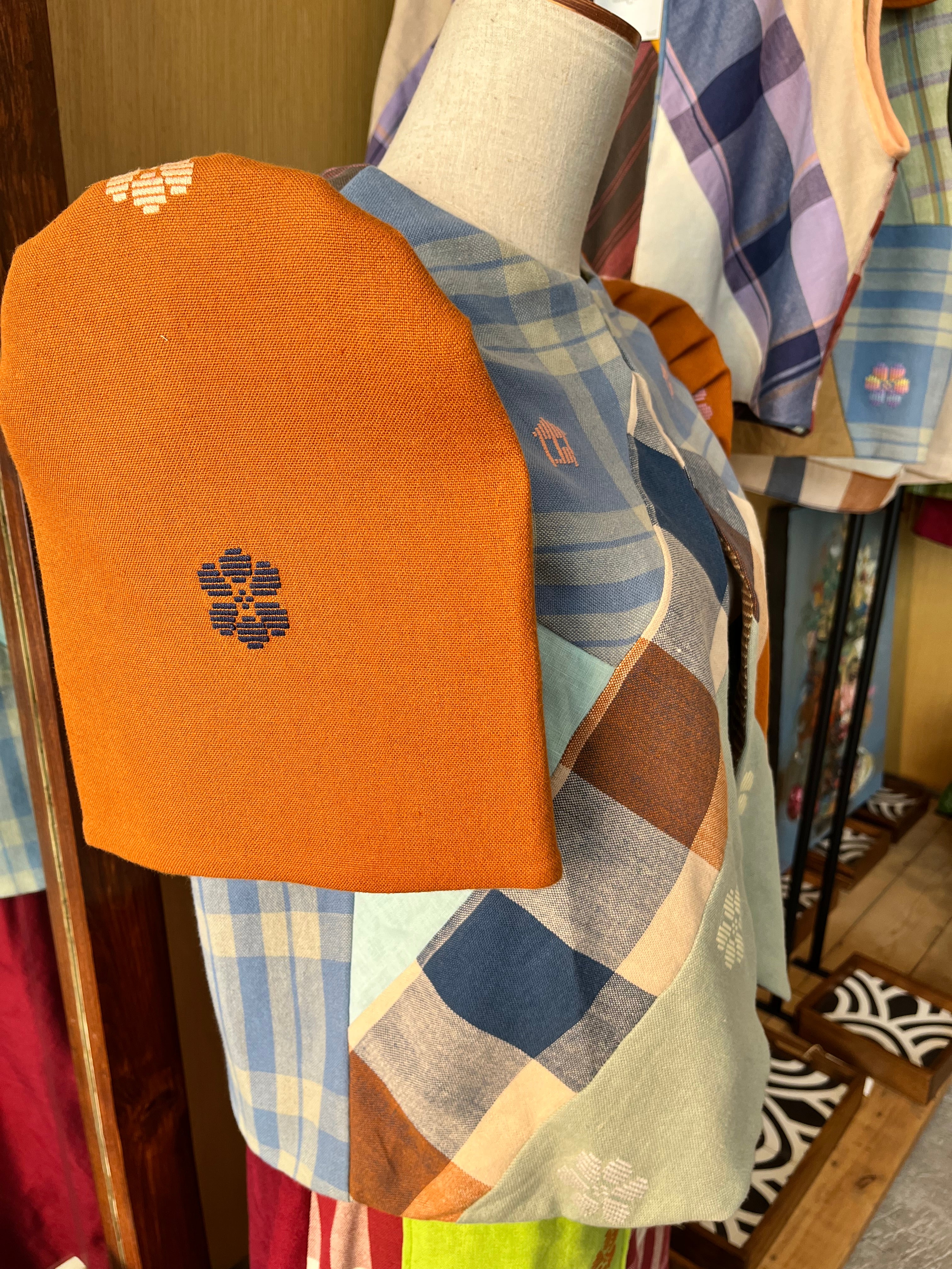 BOLERO: RETASO L23 W/ GLAZED GINGER FLOWERS SLEEVES