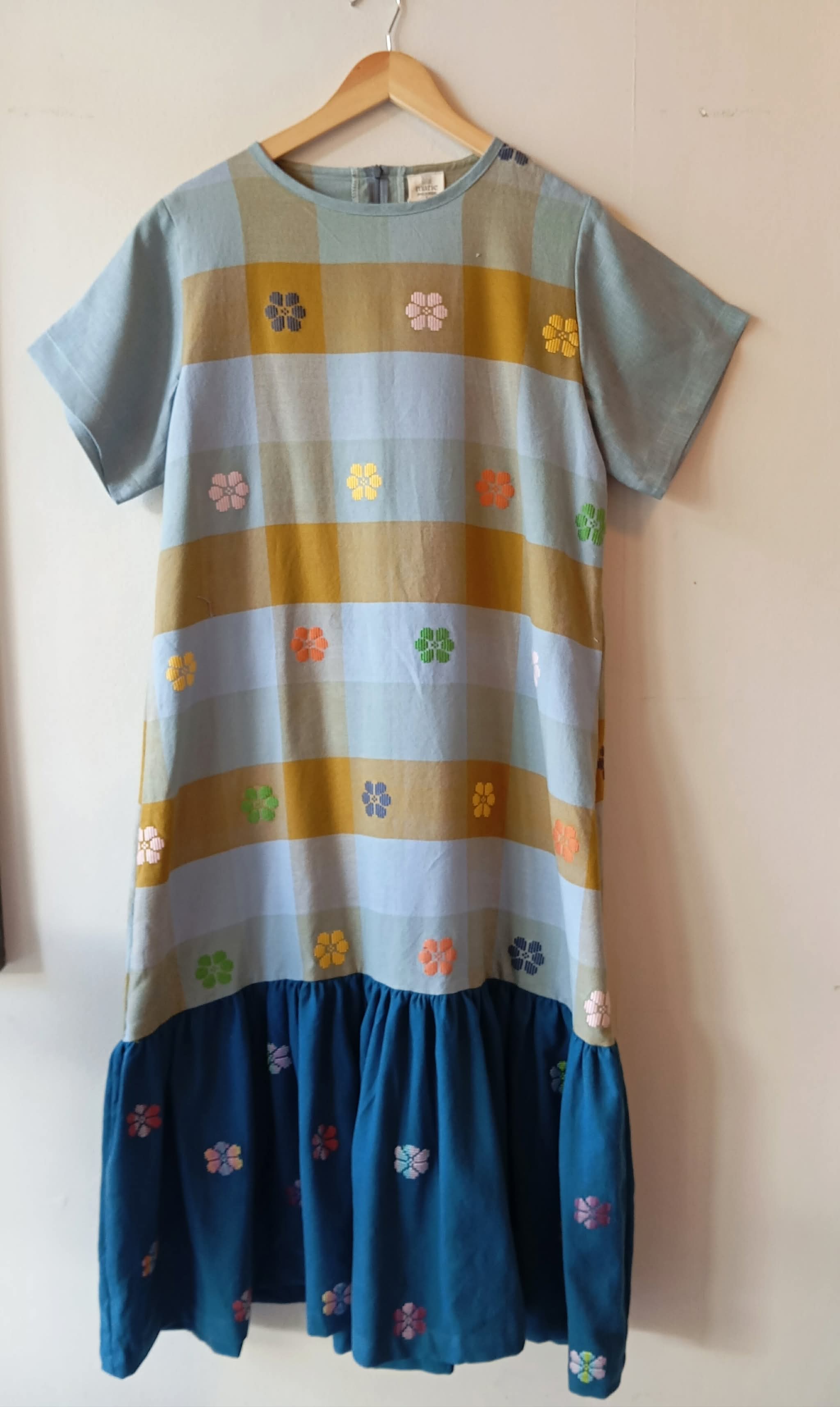 BESTIDA COLLECTION: AMINA W/ WINTER SKY LINEN SLEEVES / OCEAN SIDE  BLUE FLOWERS SKIRT