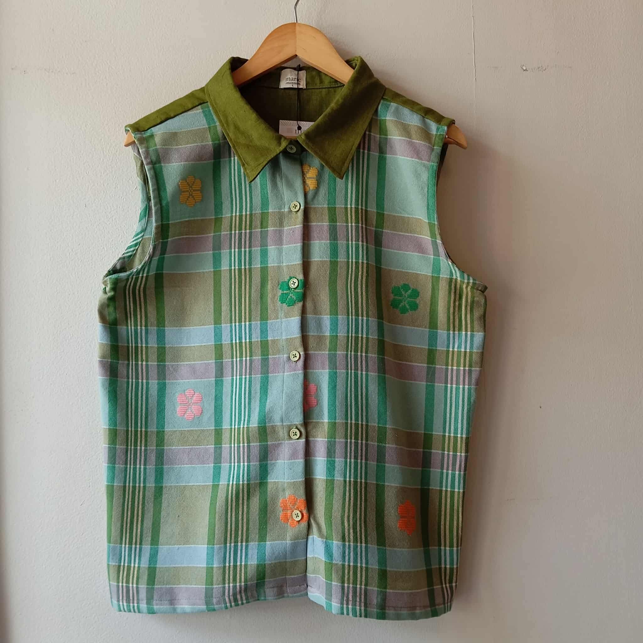 KINAIYA: TESSA FLOWERS W/ MOSS GREEN LINEN COLLAR