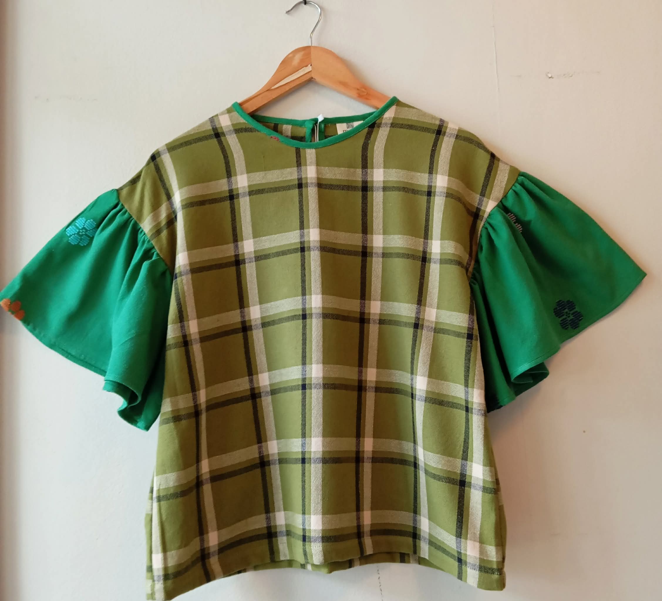 CORAZON: ELOISA W/ GREEN FLOWERS SLEEVES