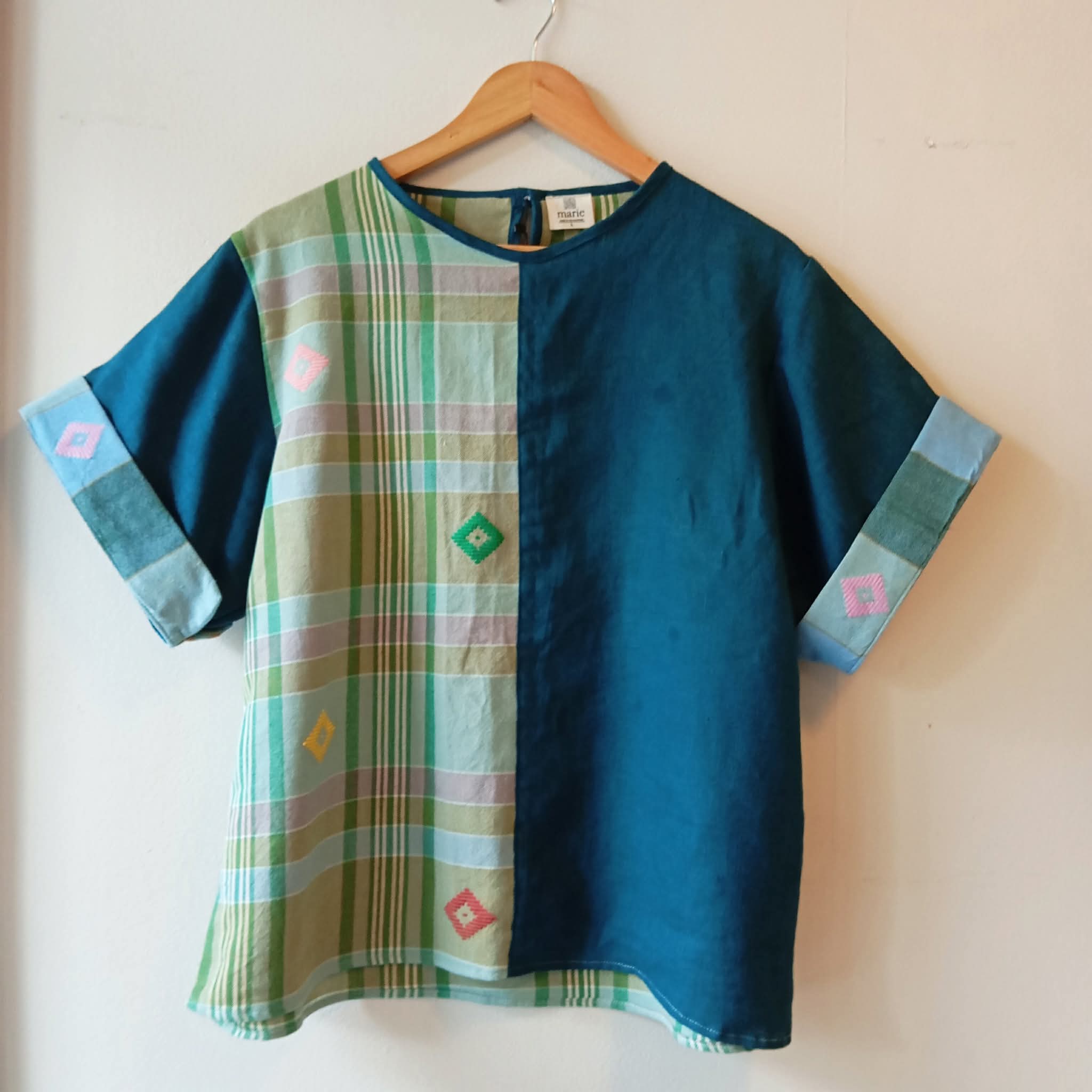 MASIGLA: MIX ATHENA DIAMANTE / LYONS BLUE LINEN W/ LYONS BLUE LINEN SLEEVES