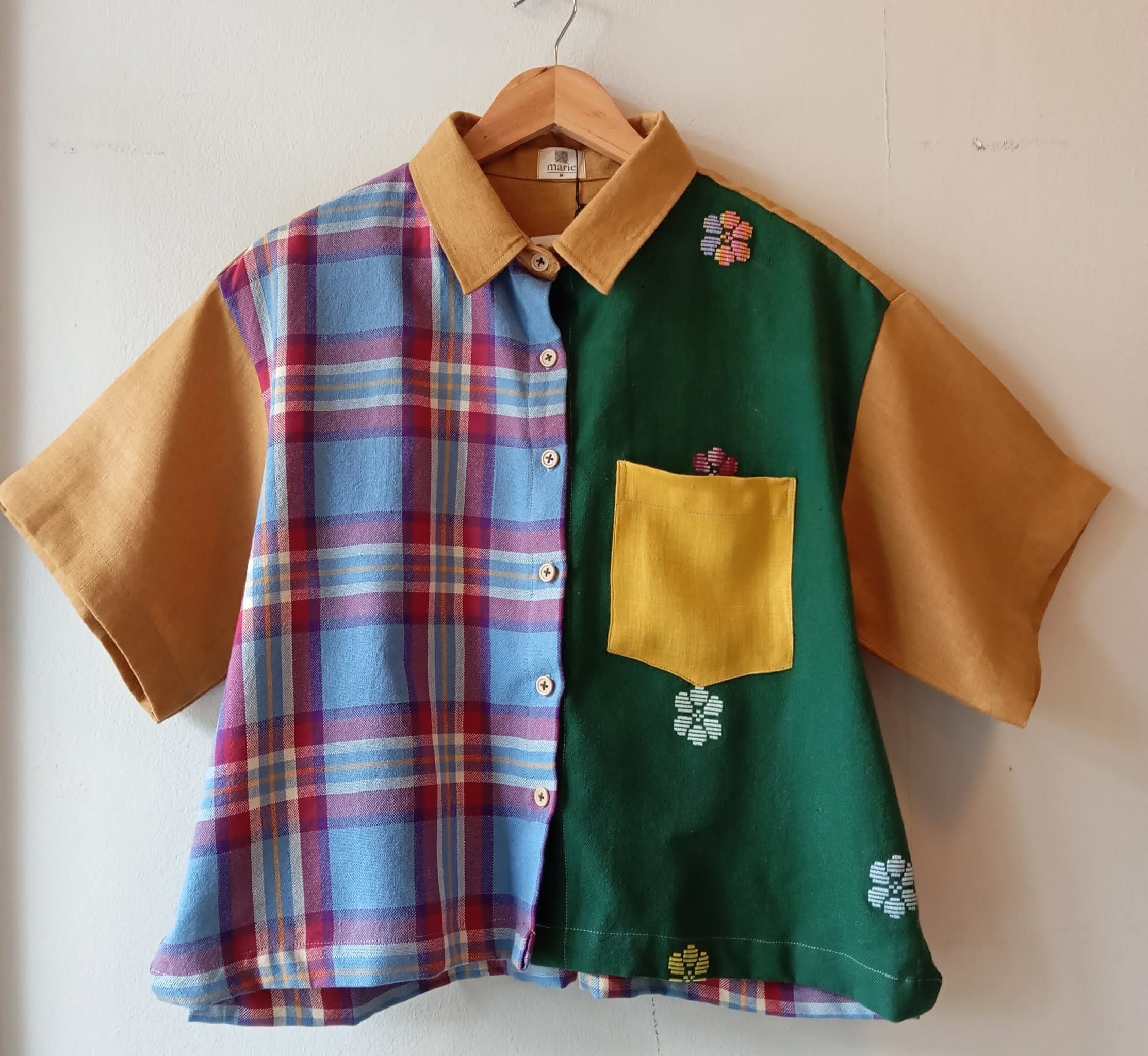 MAKULAY: MIX ERIKA / DARK GREEN FLOWERS W/ POCKET / CAMEL BROWN LINEN SLEEVES & COLLAR