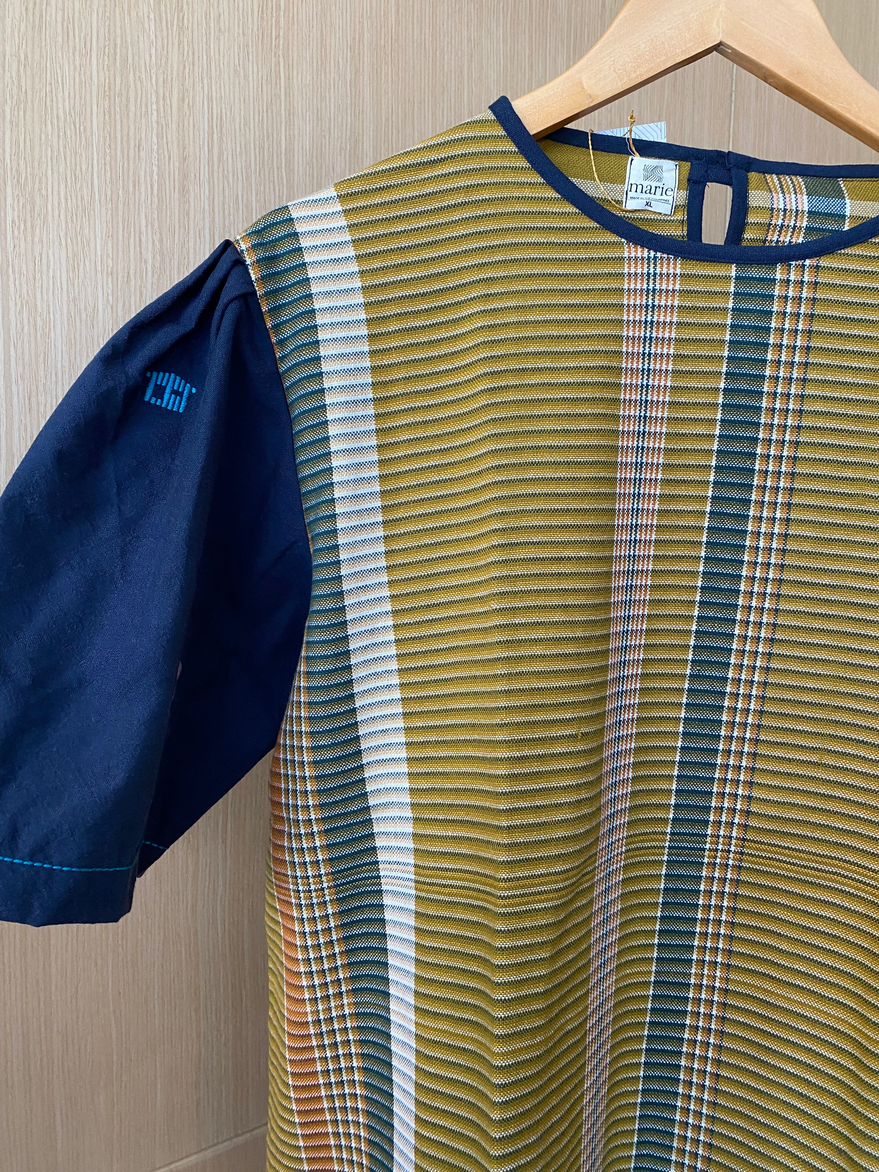 CLASSIC V1:  ASSUNTA W/ BLACK MINI BAHAY KUBO SLEEVES
