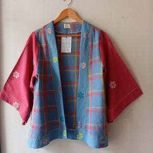 HAMILI: EVELYN W/ RED FLOWERS SLEEVES / BLUS FLOWERS ACCENT