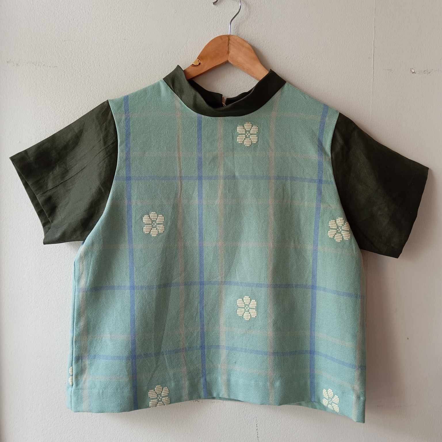 PAMANA V1: LARA W/ DARK GREEN LINEN SLEEVES & COLLAR