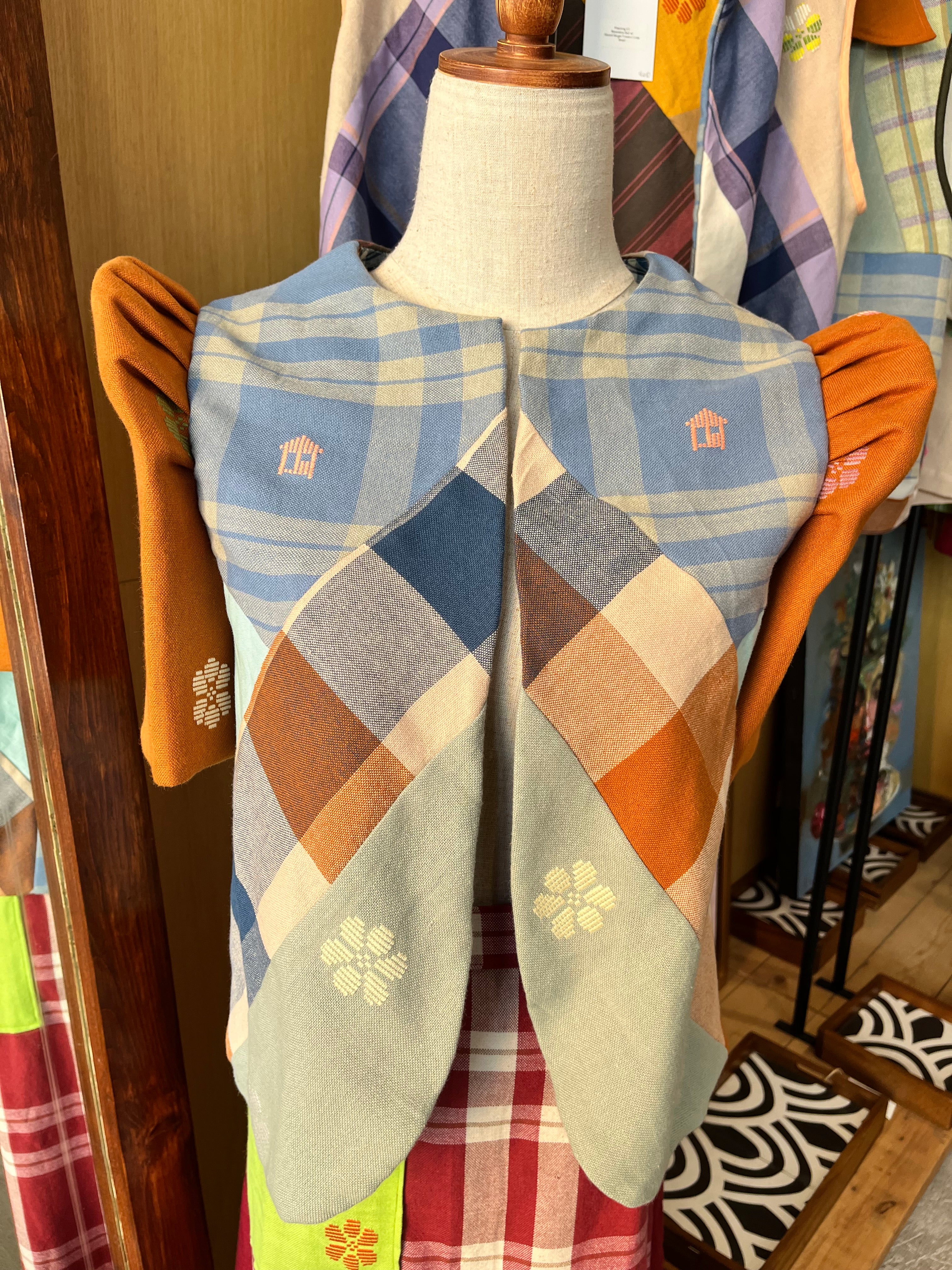 BOLERO: RETASO L23 W/ GLAZED GINGER FLOWERS SLEEVES
