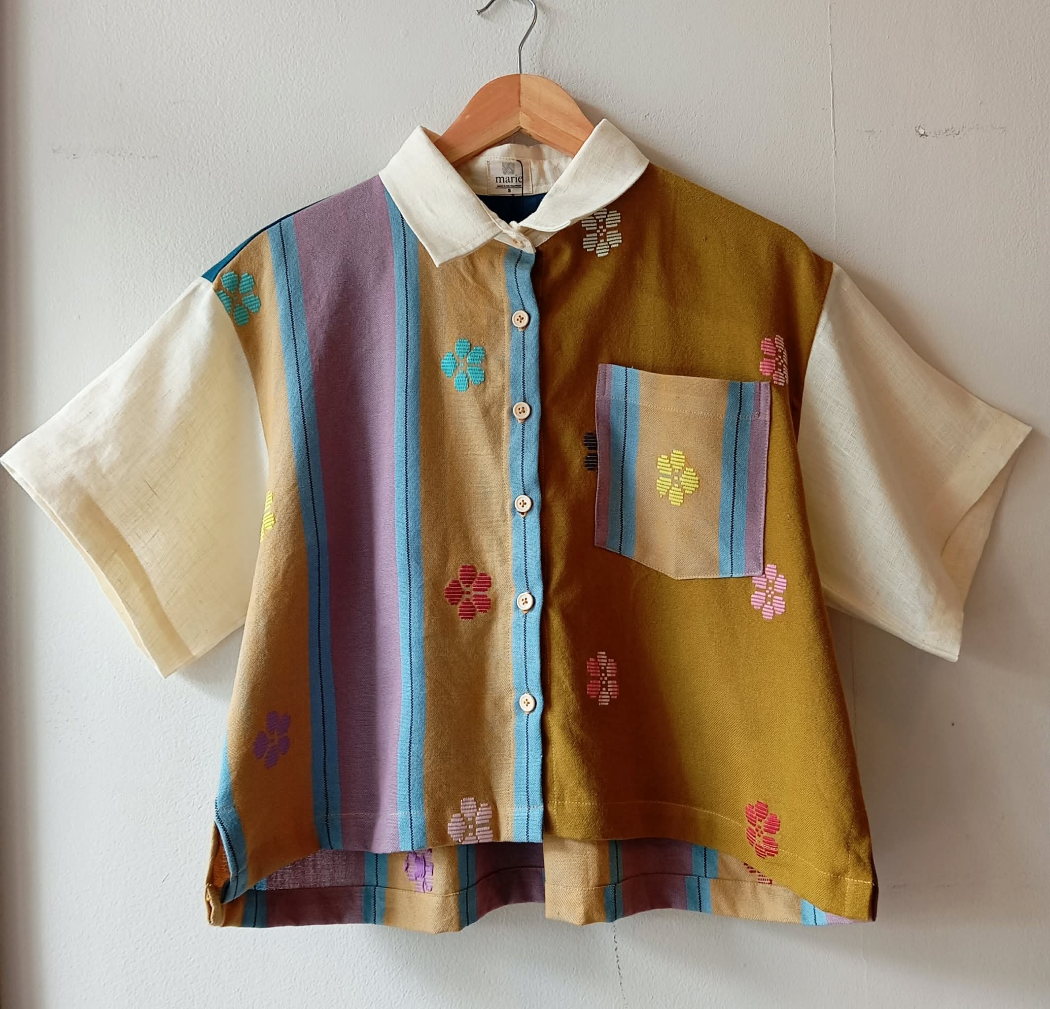 MAKULAY: MIX ROBERTA / NEW OLIVE FLOWERS W/ POCKET / CREAM LINEN SLEEVES & COLLAR