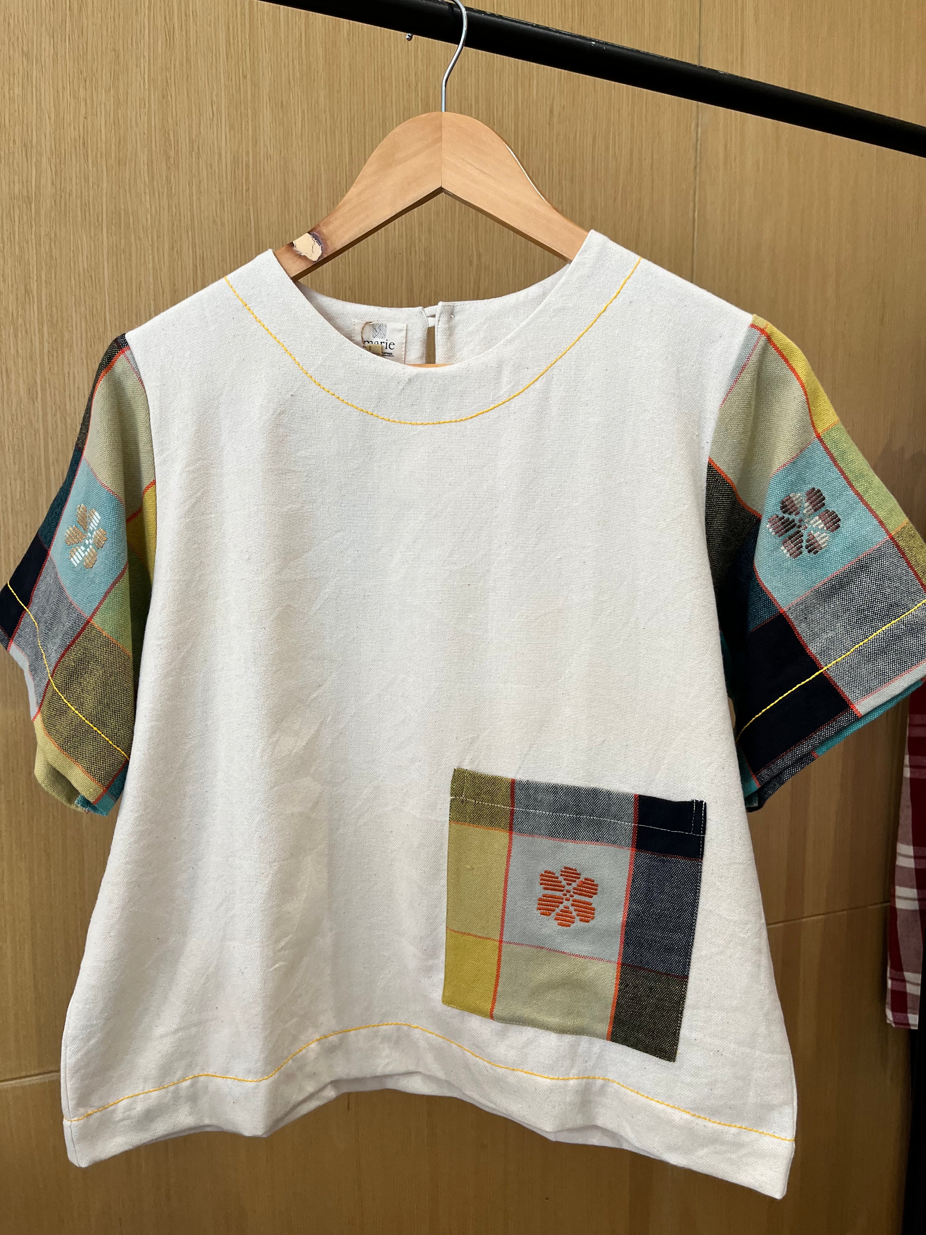 CLASSIC V2: White plain with pocket  w/ amelia flowers sleeves