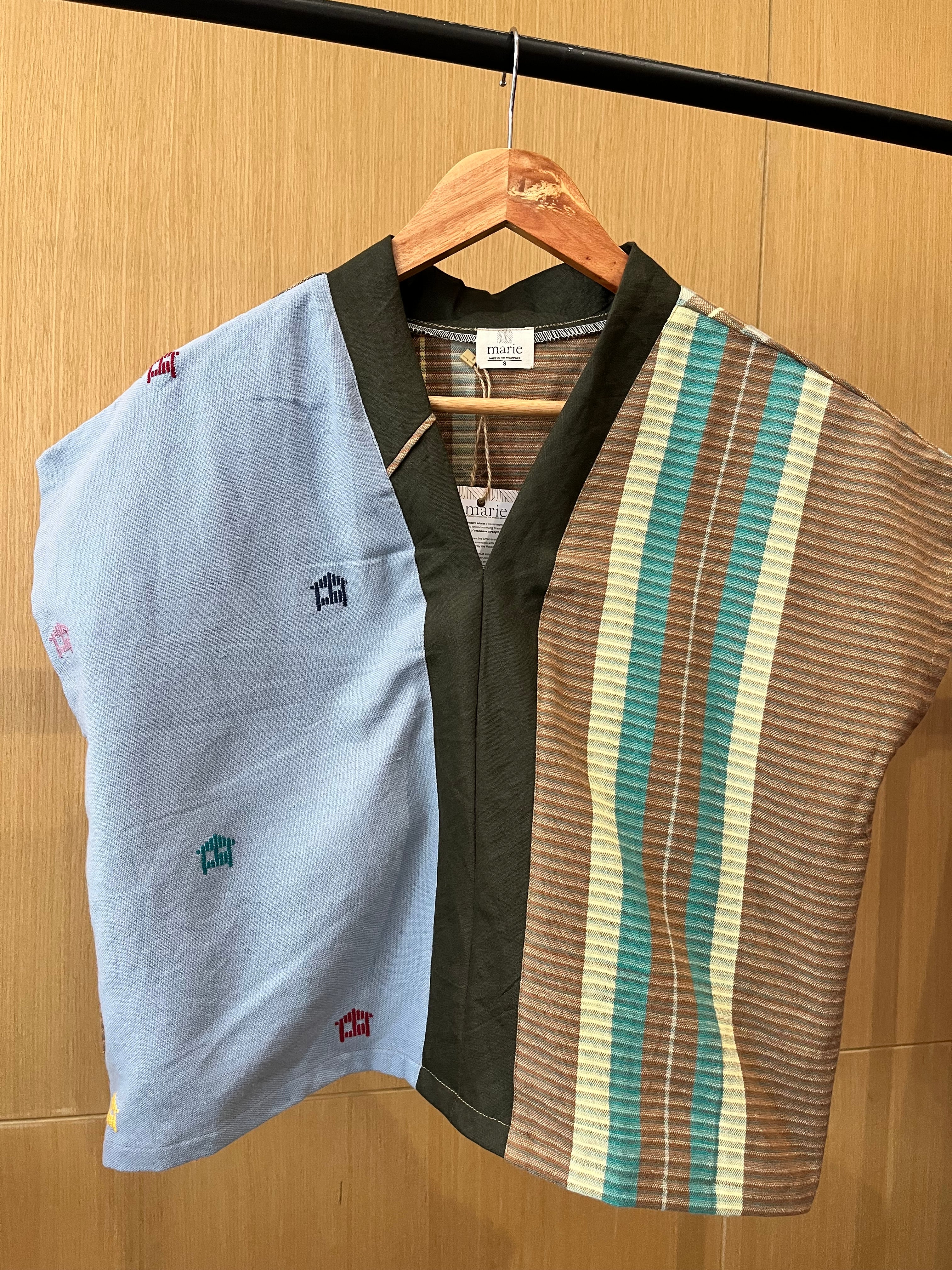 TINGADLAW:  roda / antique blue mini bahay kubo w/ dark green linen bias