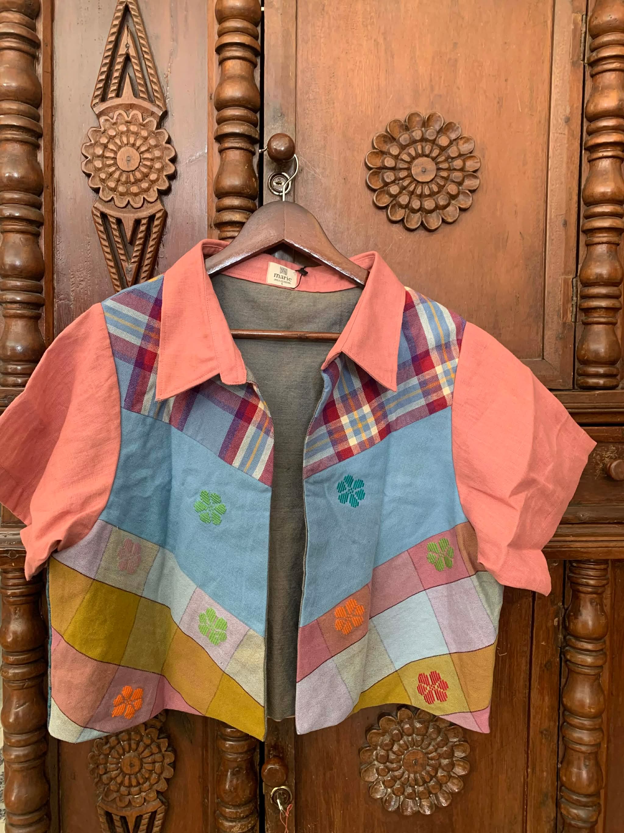 MALAYA: retaso L10 w/ coral almond sleeves & collar