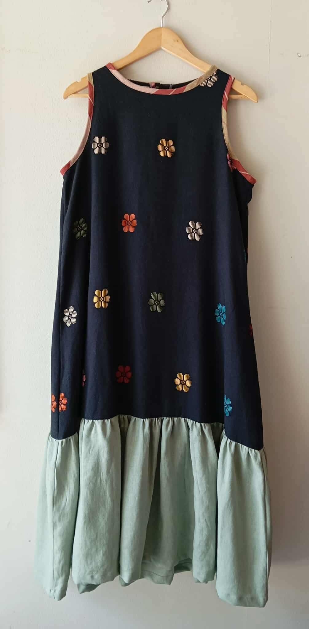BESTIDA COLLECTION:  BLACK FLOWERS  SLEEVELESS FULL W/ FROSTY GREEN LINEN skirt