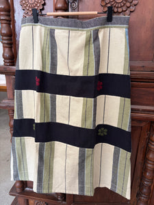 SKIRT MIDI: AMARA W/ BLACK FLOWERS LINING (BACK: WINTER SKY LINEN)*