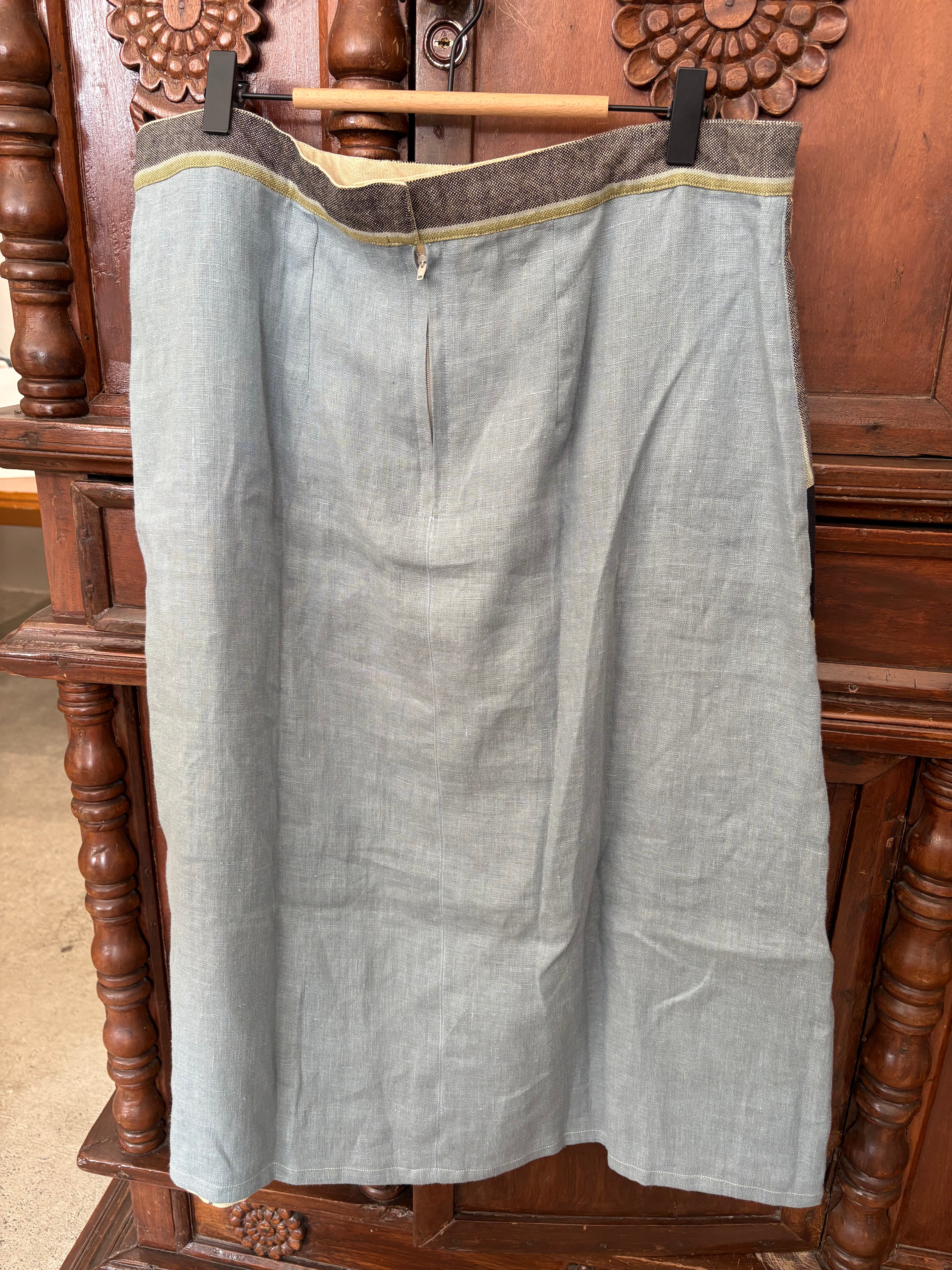 SKIRT MIDI: AMARA W/ BLACK FLOWERS LINING (BACK: WINTER SKY LINEN)*