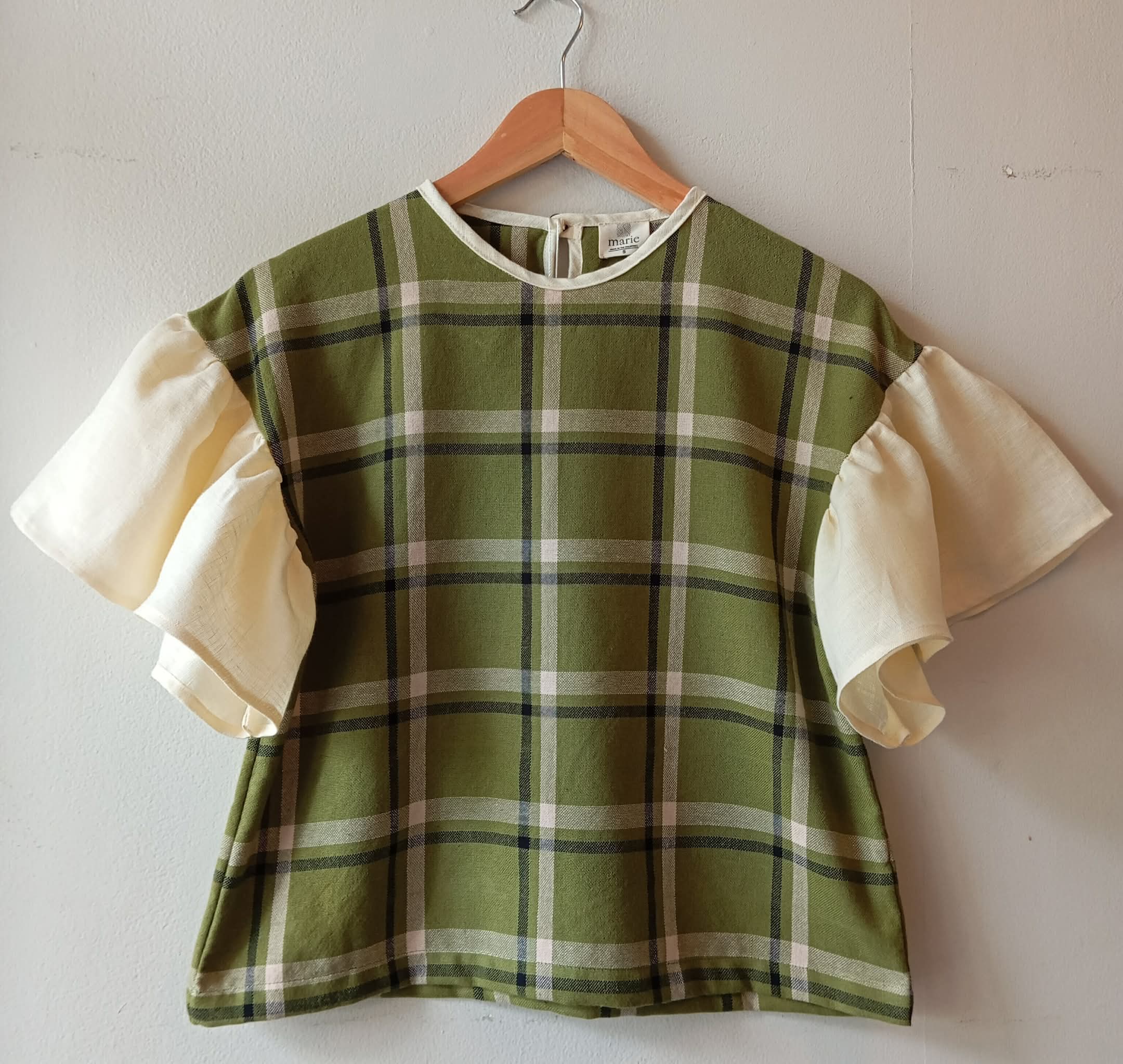 CORAZON: ELOISA W/ CREAM LINEN SLEEVES