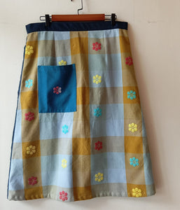 SKIRT MIDI: AMINA W/ OCEAN SIDE BLUE FLOWERS POCKET  ( BACK : NAVY BLUE POLY )
