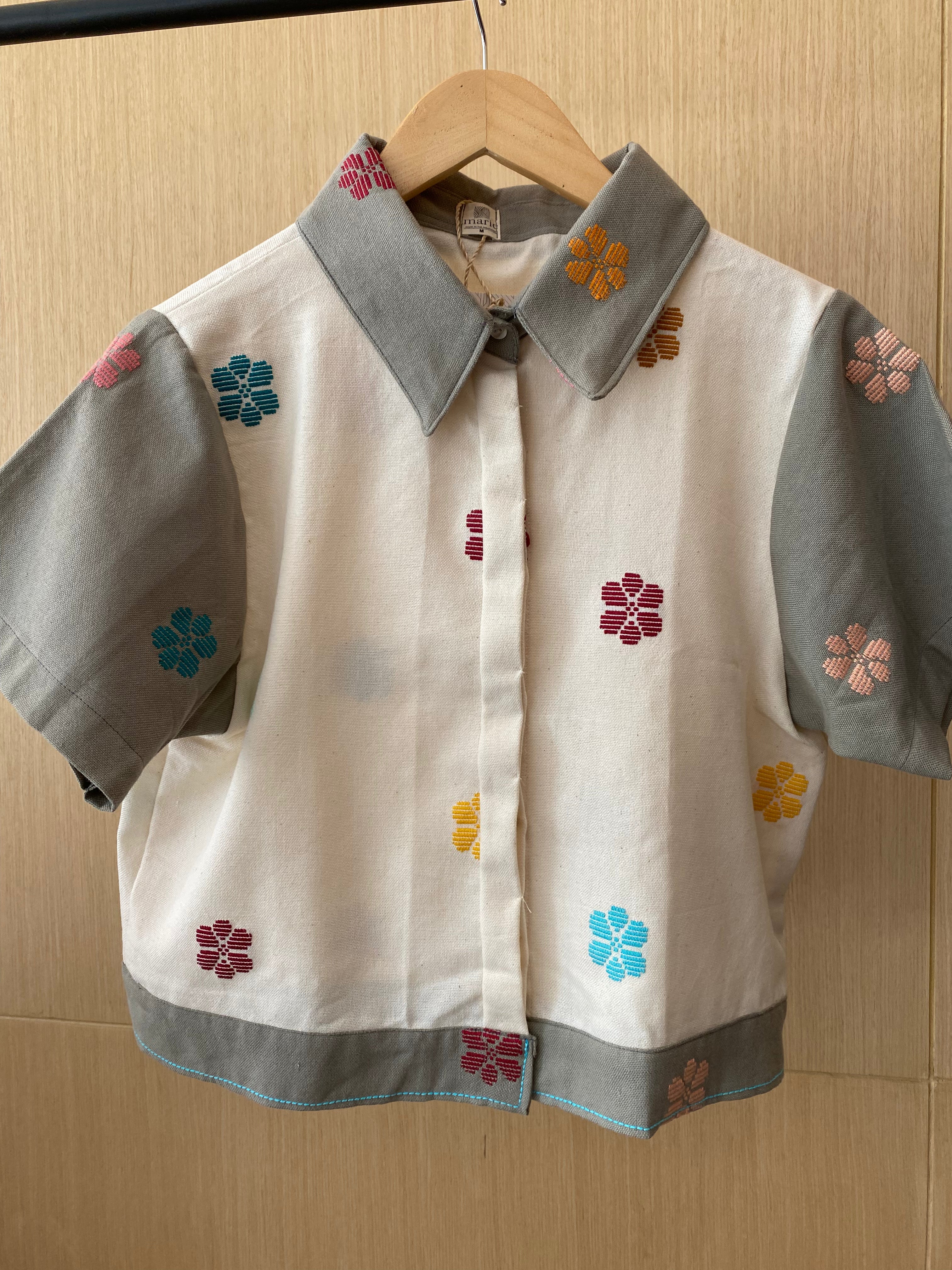 MARIKIT: WHITE FLOWERS (full)/ gray flowers & collar