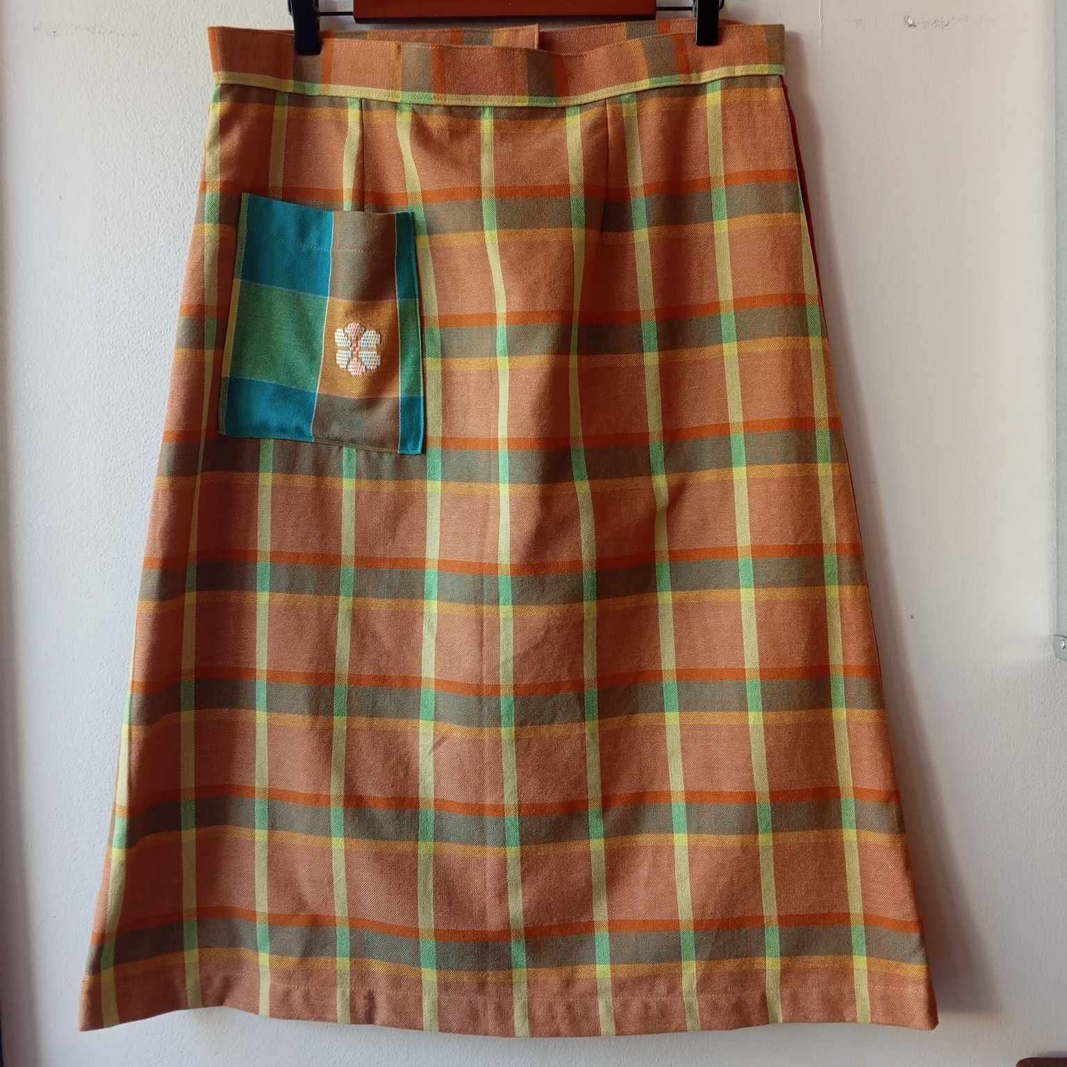 SKIRT: EVA W/ POCKET (BURGUNDY BACK)