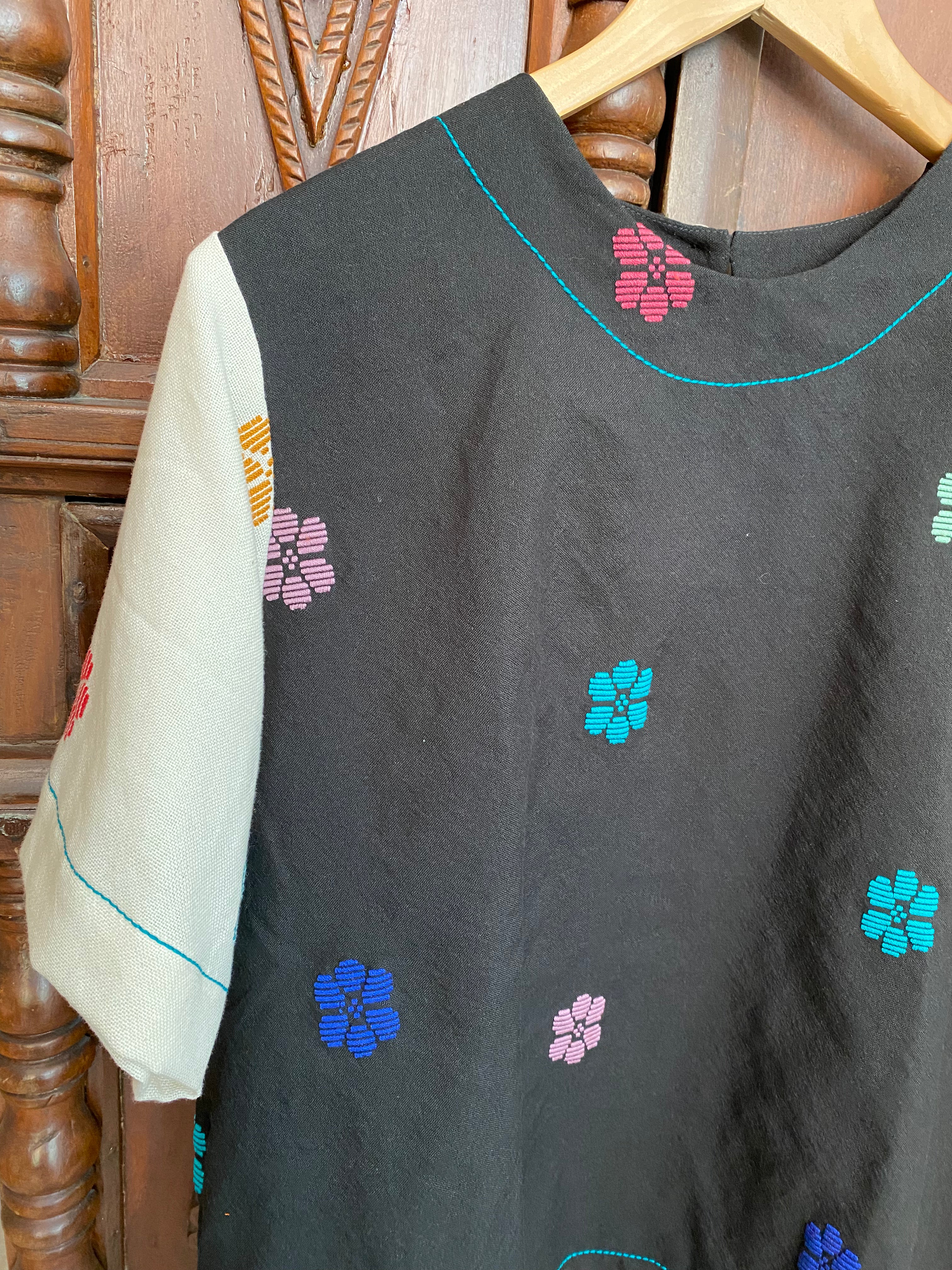 CLASSIC V2: BLACK FLOWERS W/ WHITE FLOWERS SLEEVES