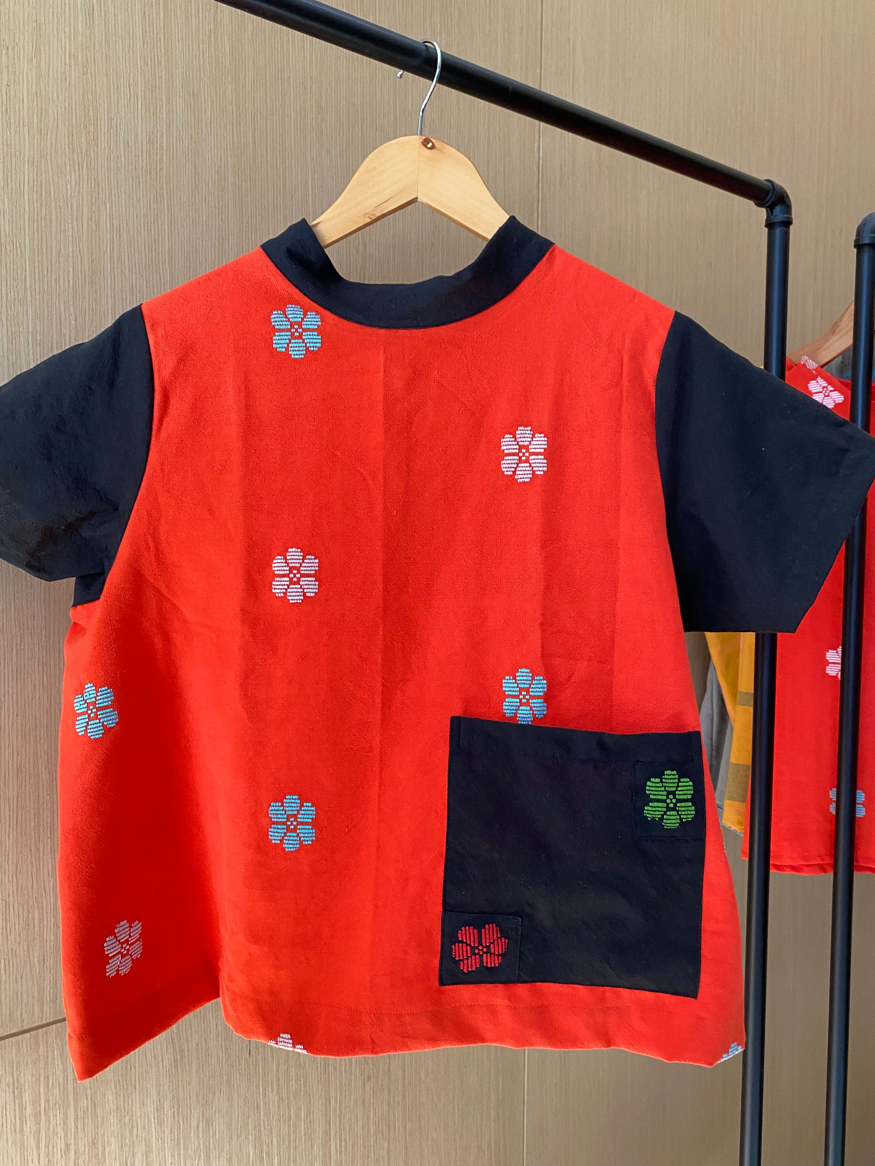 PAMANA V1: ORANGE FLOWERS W/ PLAIN BLACK SLEEVES & POCKET