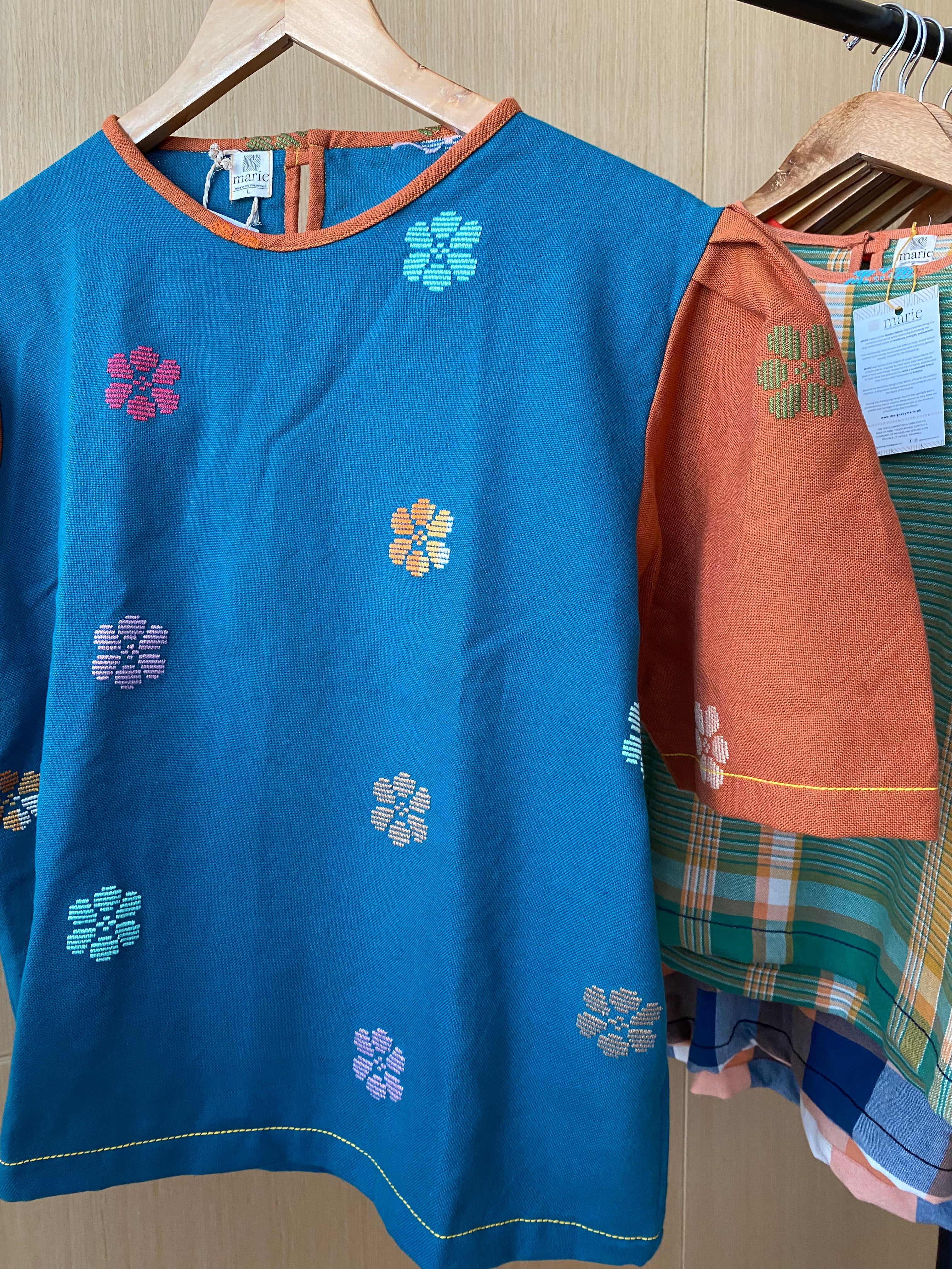 CLASSIC V1 : BLUE GREEN  FLOWERS W/ RUST ORANGE FLOWERS SLEEVES